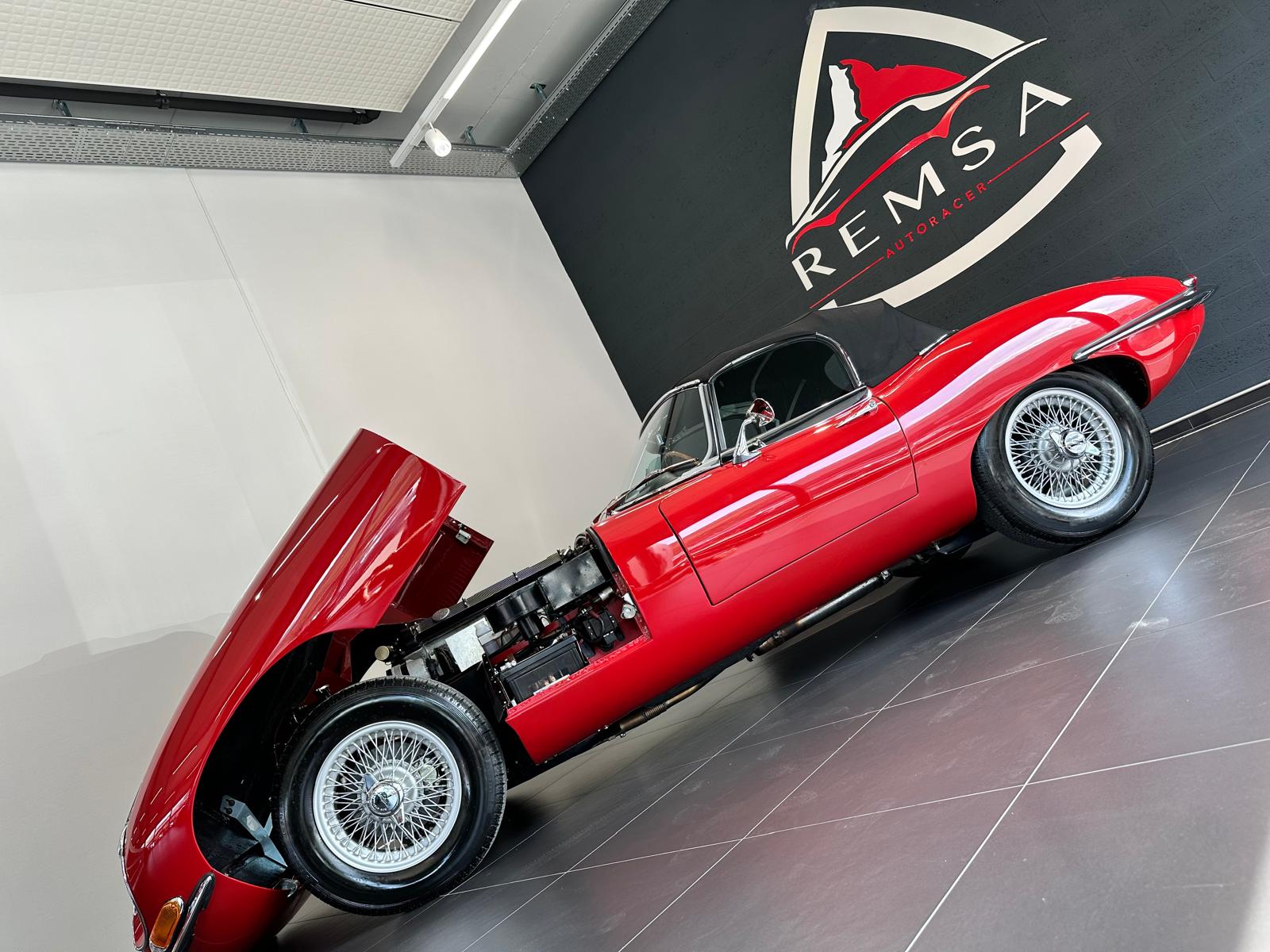 JAGUAR E-Type Cabriolet série 1.5 4.2-image-12