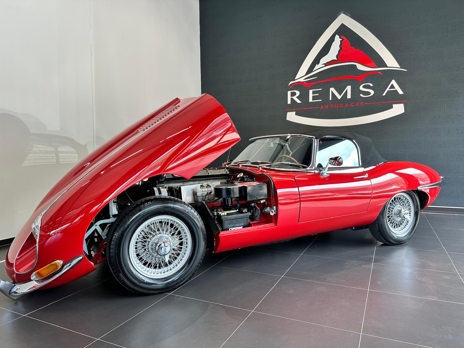 JAGUAR E-Type Cabriolet série 1.5 4.2-image-10