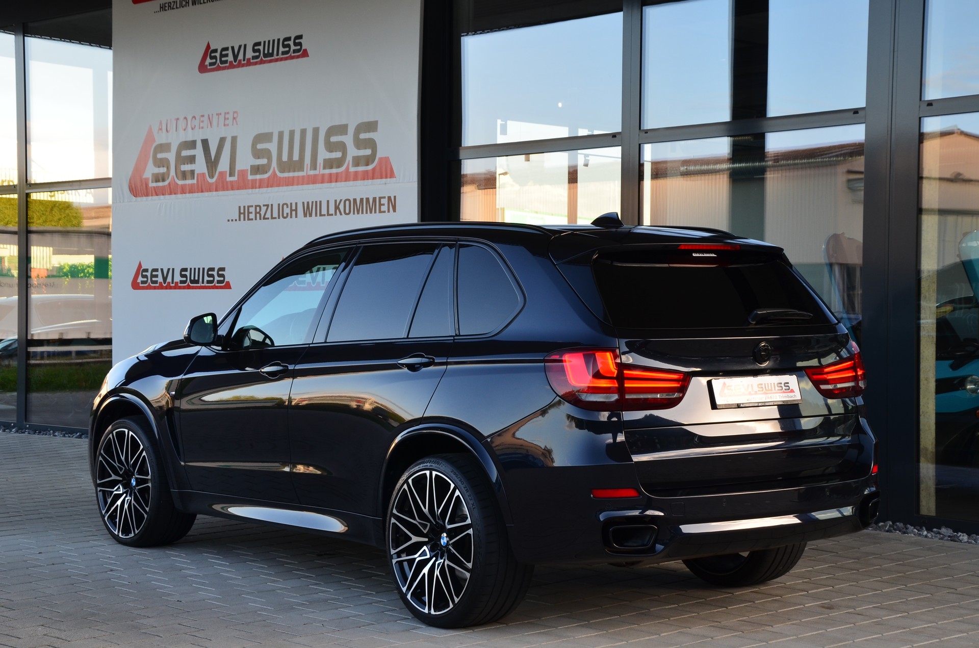 BMW X5 xDrive 50i Steptronic M-Sportpaket*Frisch ab MFK,1 Jahr oder 20000km Garantie*-image-4