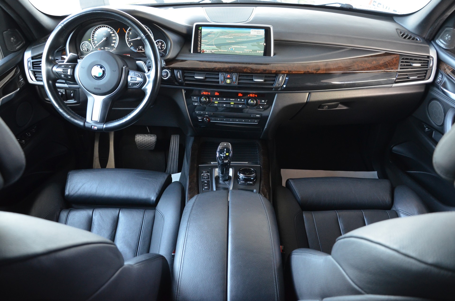 BMW X5 xDrive 50i Steptronic M-Sportpaket*Frisch ab MFK,1 Jahr oder 20000km Garantie*-image-9