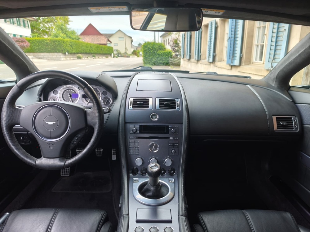 ASTON MARTIN V8 Vantage 4.3-image-7