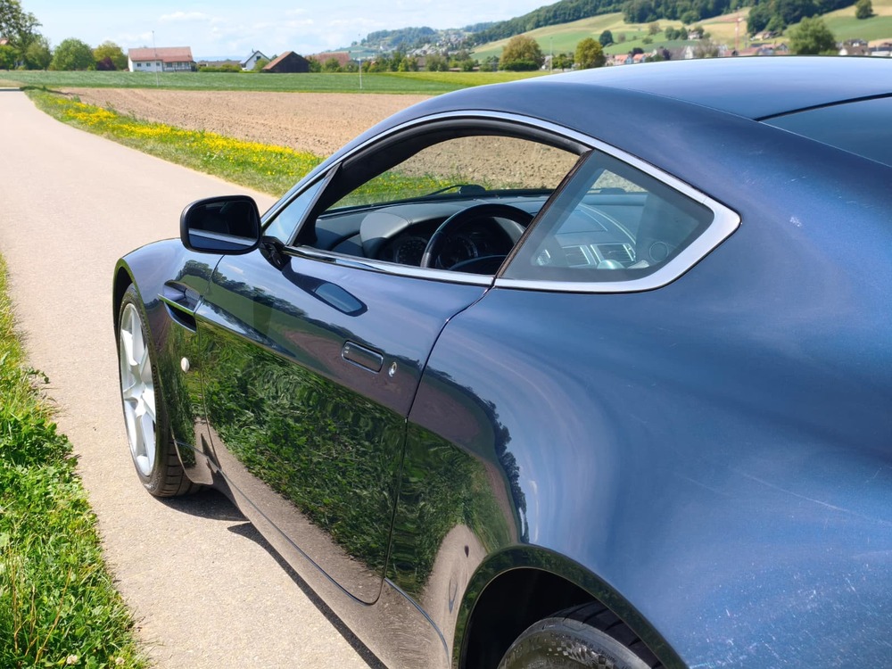 ASTON MARTIN V8 Vantage 4.3-image-13