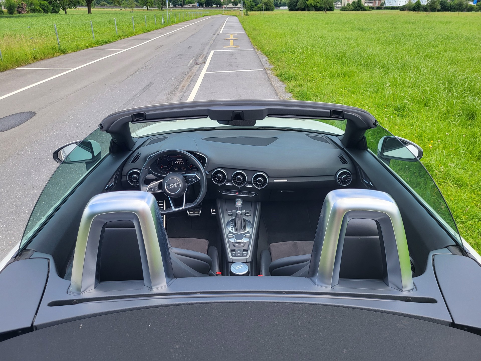 AUDI TT 1.8T Roadster-image-2