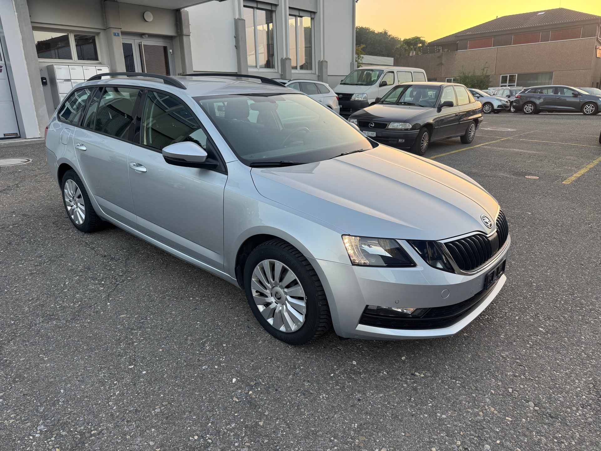 SKODA Octavia Combi 2.0 TDI Ambition 4x4 DSG-showroom-element-2