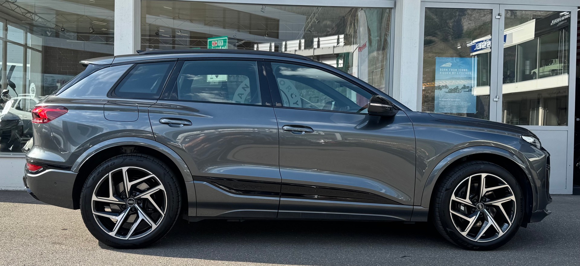 AUDI SQ6 e-tron quattro-showroom-element-1