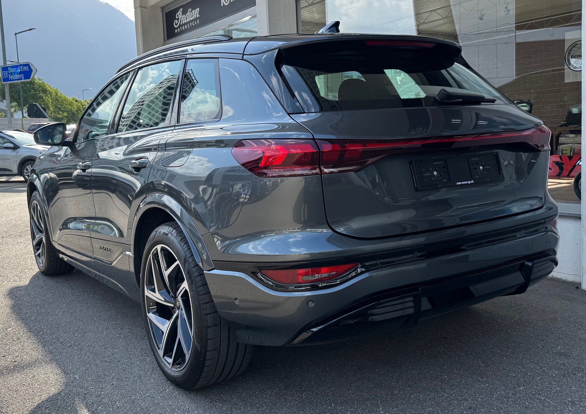 AUDI SQ6 e-tron quattro-showroom-element-3