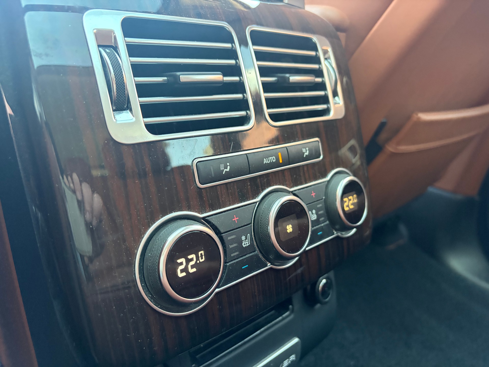 LAND ROVER Range Rover 4.4 SDV8 Autobiography Automatic-image-12