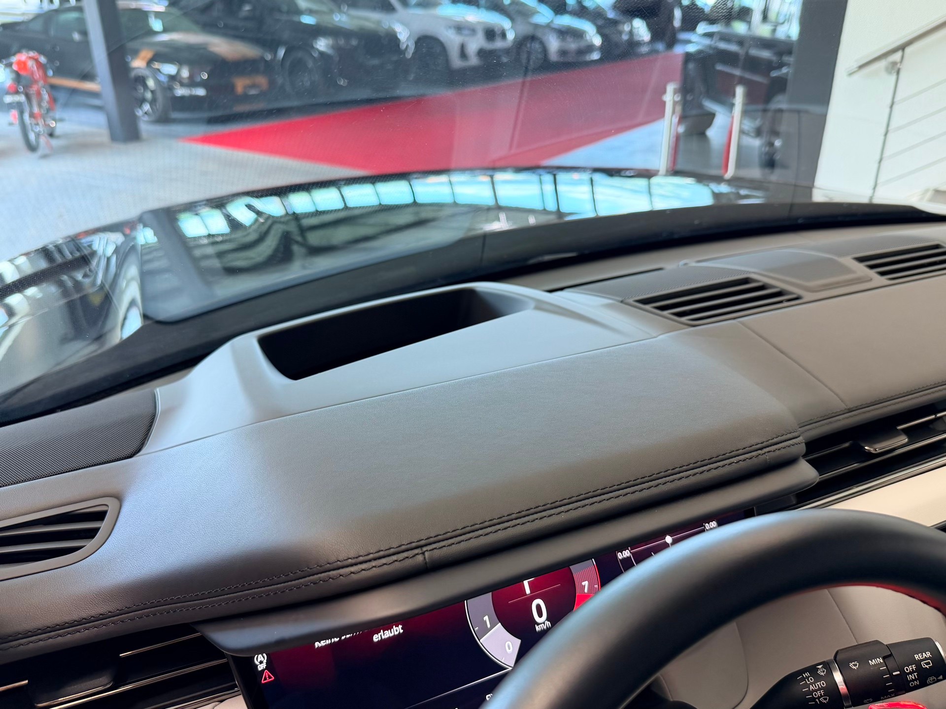LAND ROVER Range Rover Sport P635 4.4 V8 SV Edition One-image-29