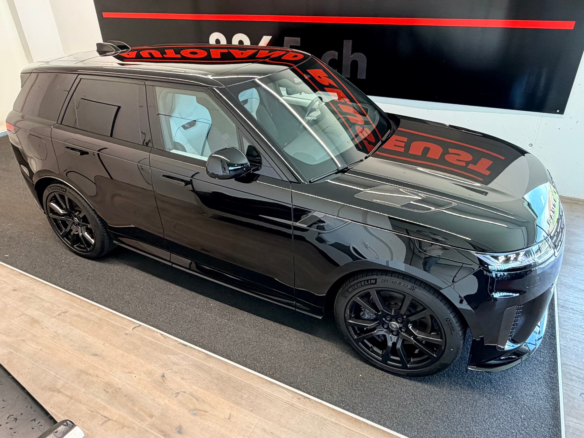 LAND ROVER Range Rover Sport P635 4.4 V8 SV Edition One-image-5