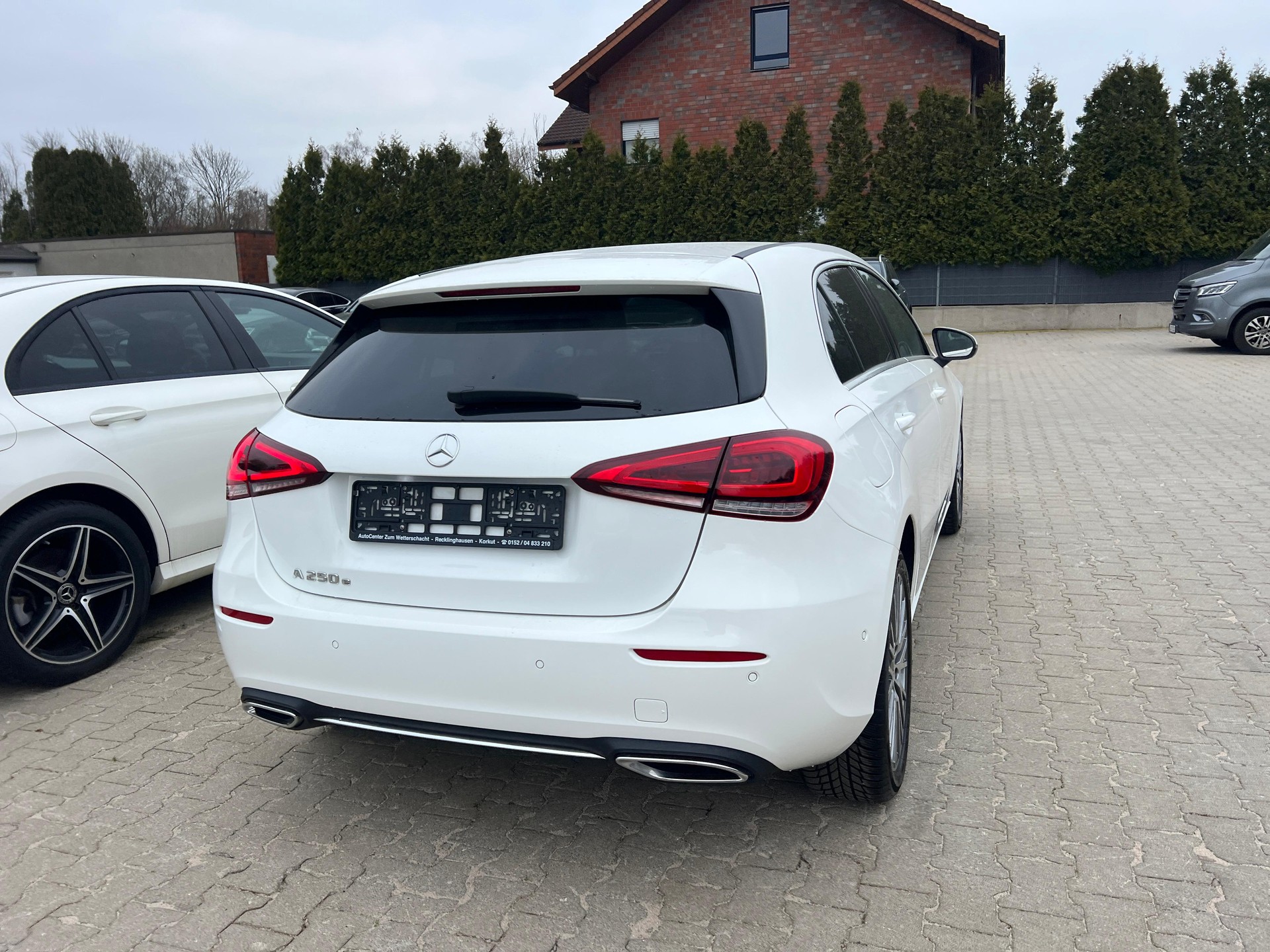MERCEDES-BENZ A 250e Progressive 8G-DCT-showroom-element-3