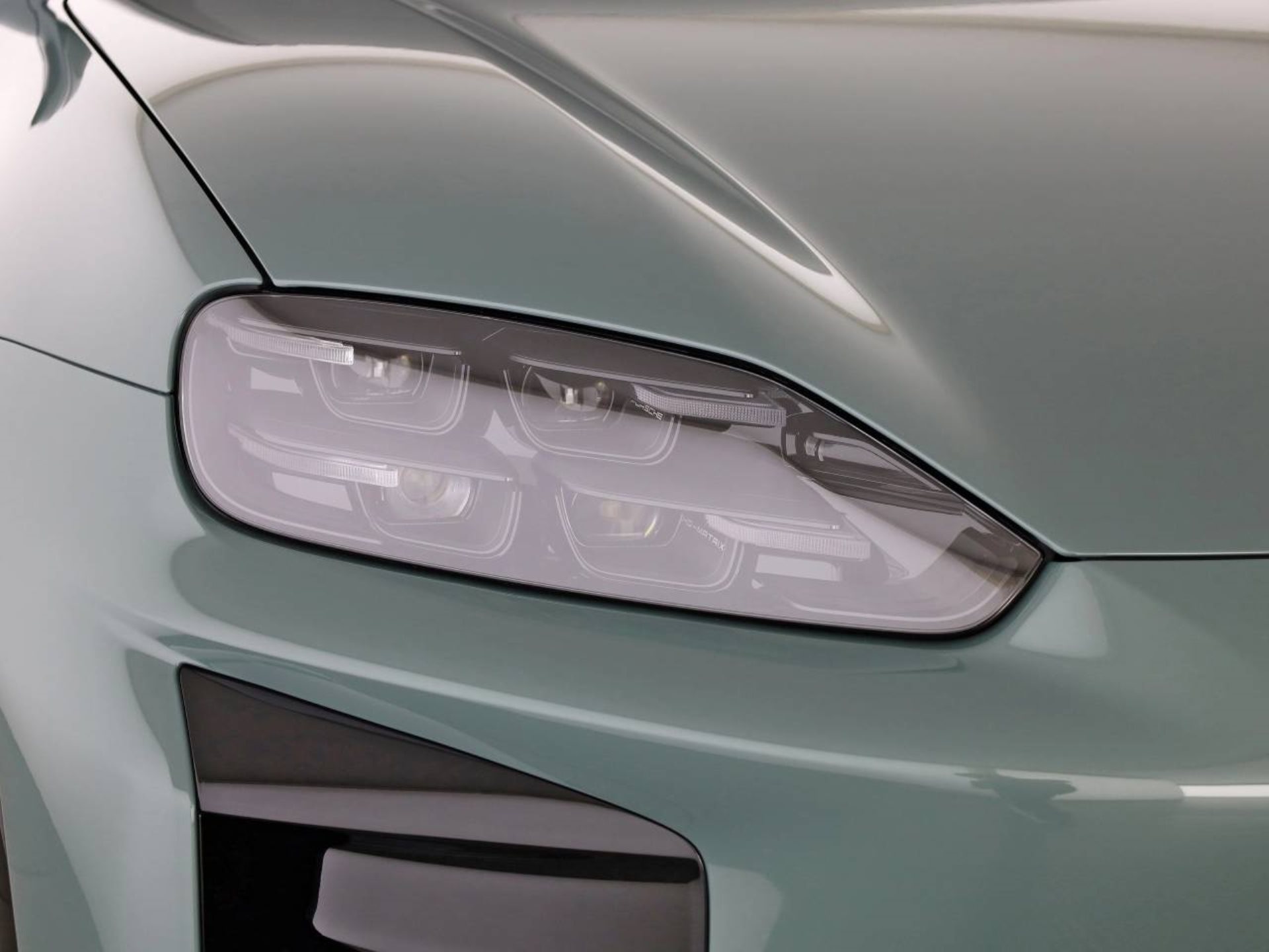 PORSCHE Cayenne Turbo Electric-image-19