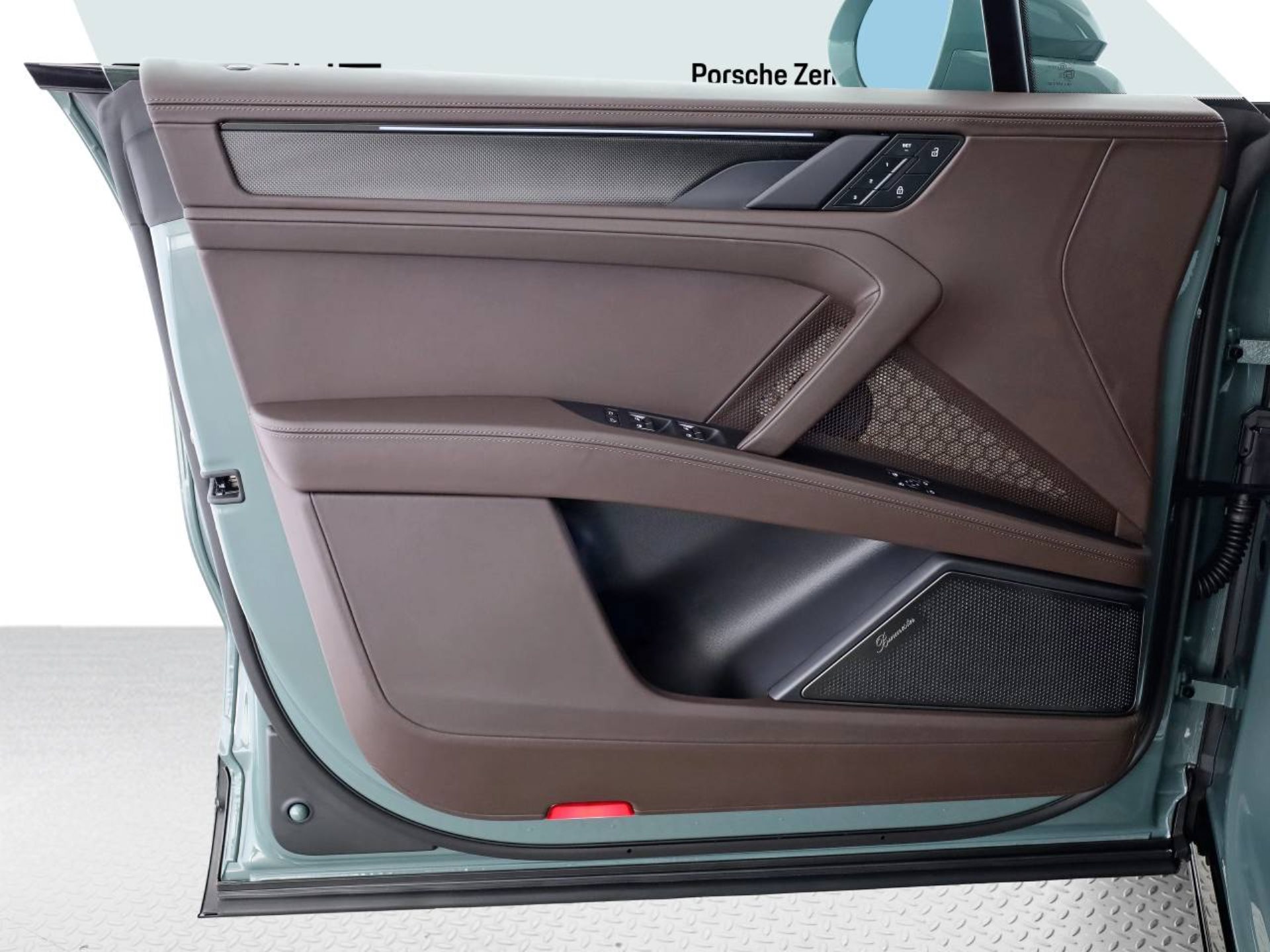 PORSCHE Cayenne Turbo Electric-image-12