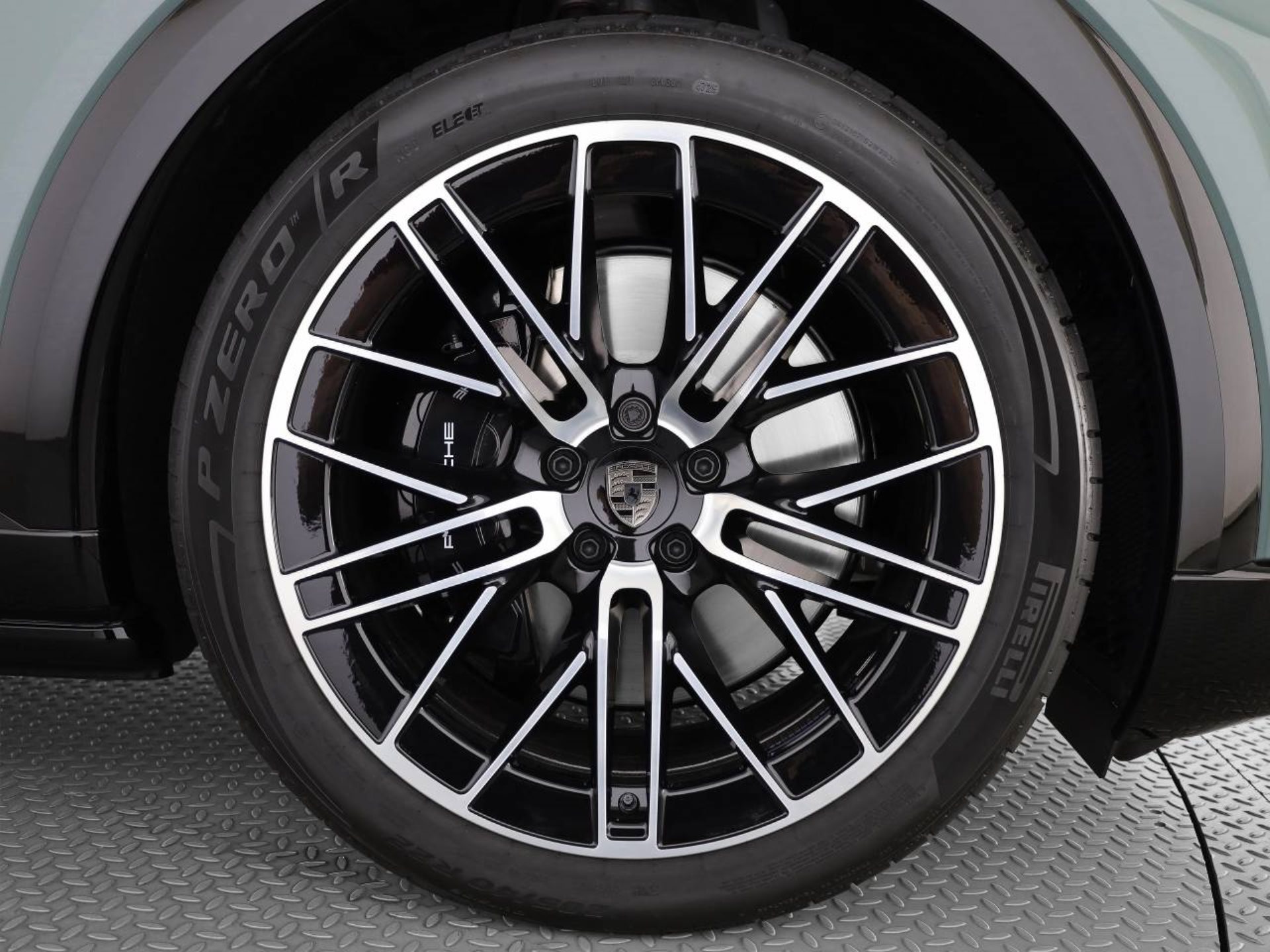 PORSCHE Cayenne Turbo Electric-image-7