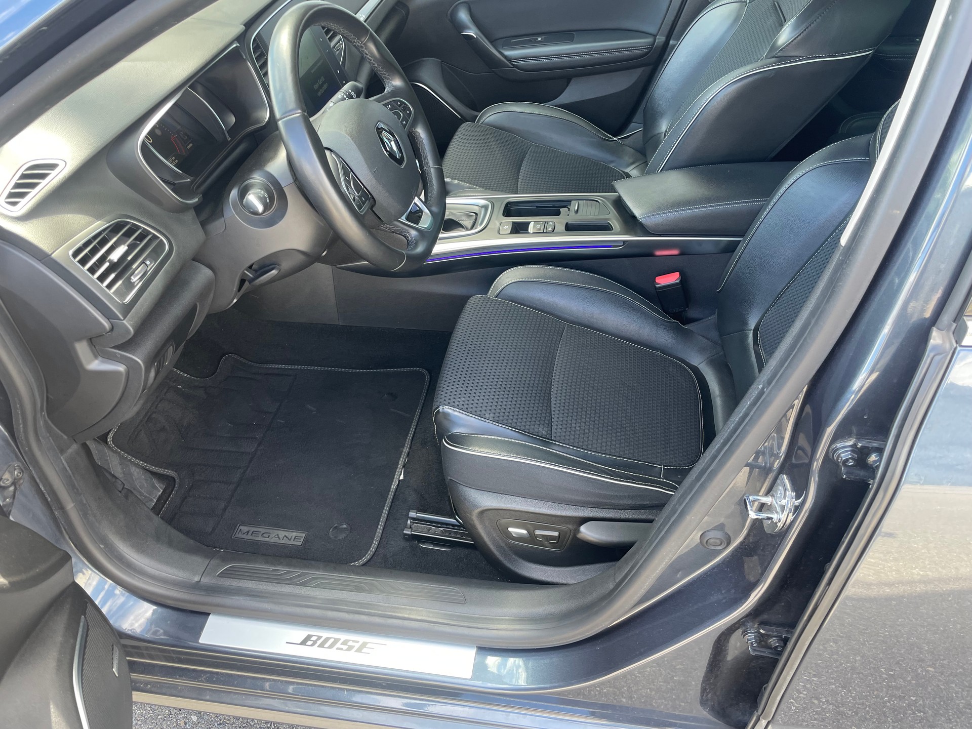 RENAULT Mégane 1.2 16V Turbo Bose EDC-image-6