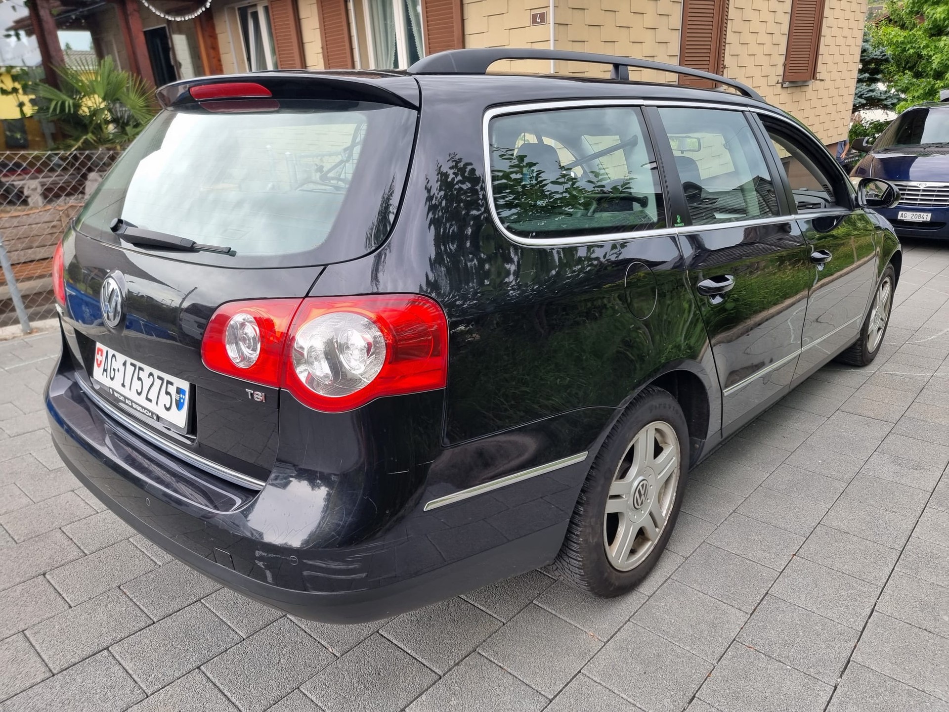 VW Passat Variant 1.8 TSI Sportline Tiptronic-image-4