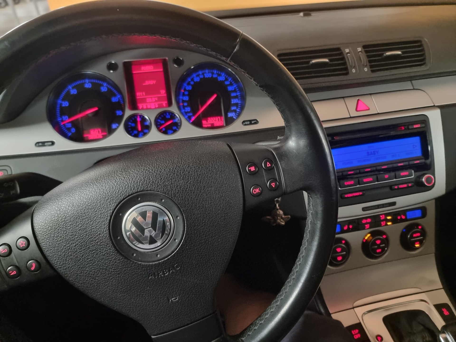 VW Passat Variant 1.8 TSI Sportline Tiptronic-image-9