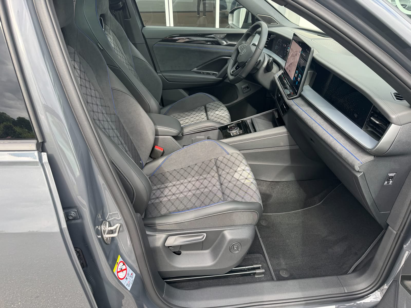 VW Tayron 2.0 TSI R-Line United DSG 4Motion-image-2