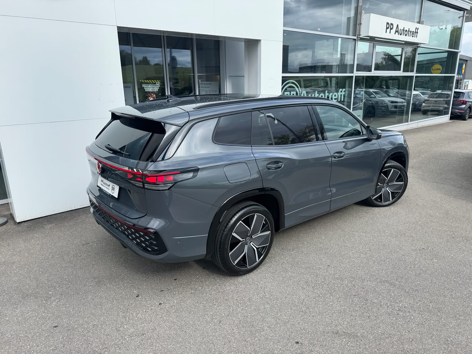 VW Tayron 2.0 TSI R-Line United DSG 4Motion-image-3