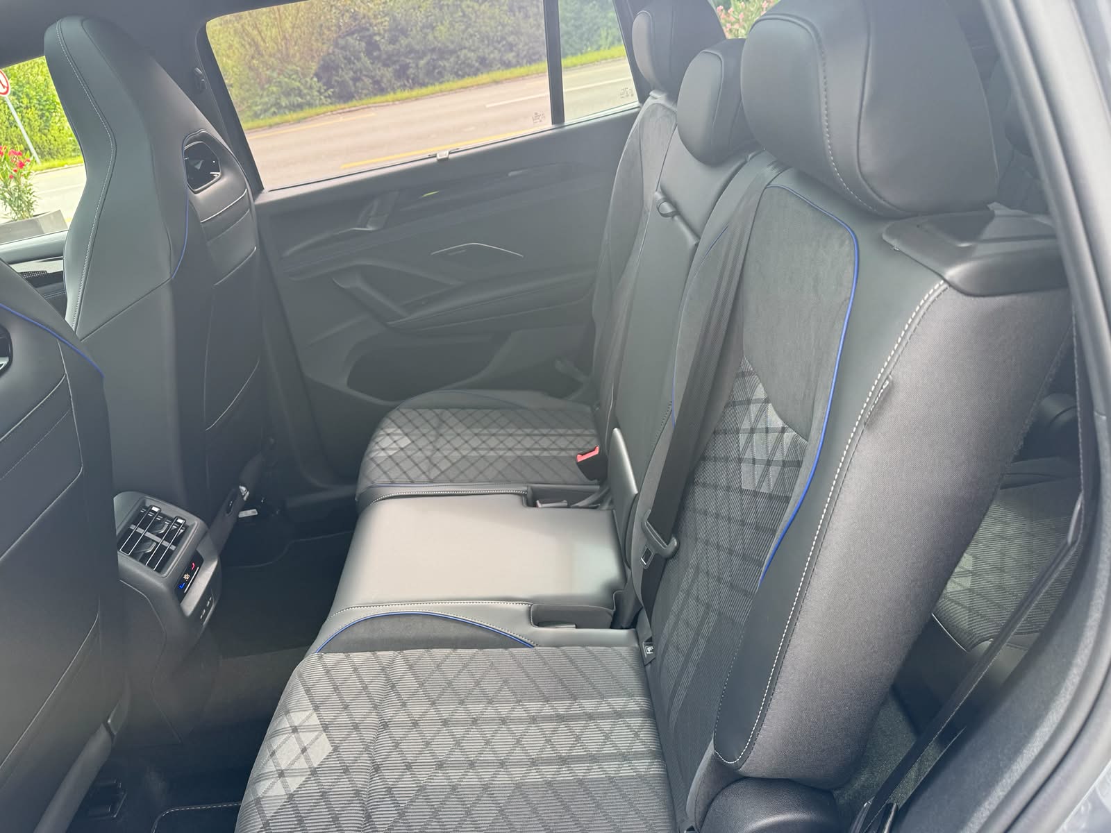 VW Tayron 2.0 TSI R-Line United DSG 4Motion-image-6