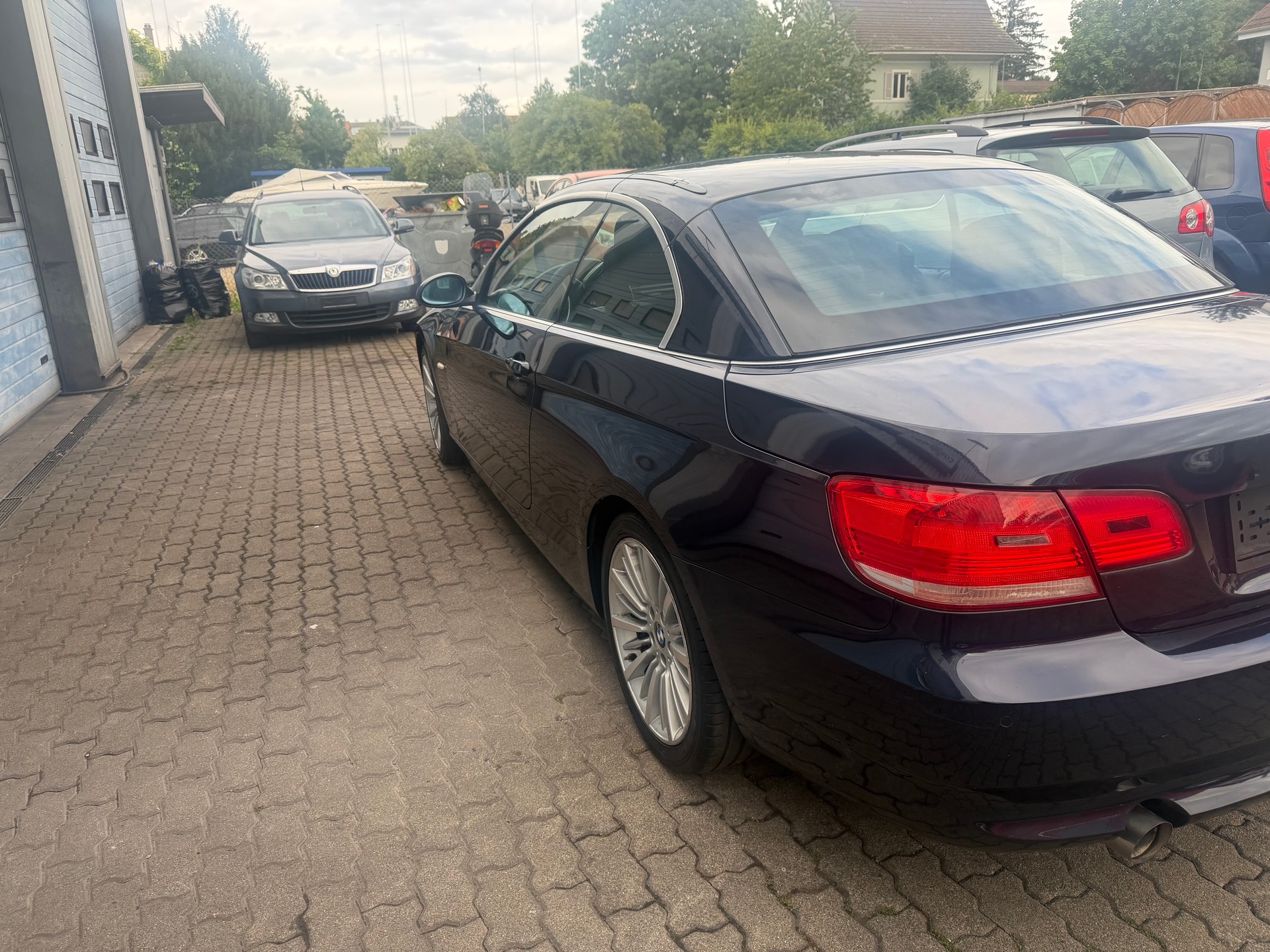 BMW 335i Cabriolet-image-4