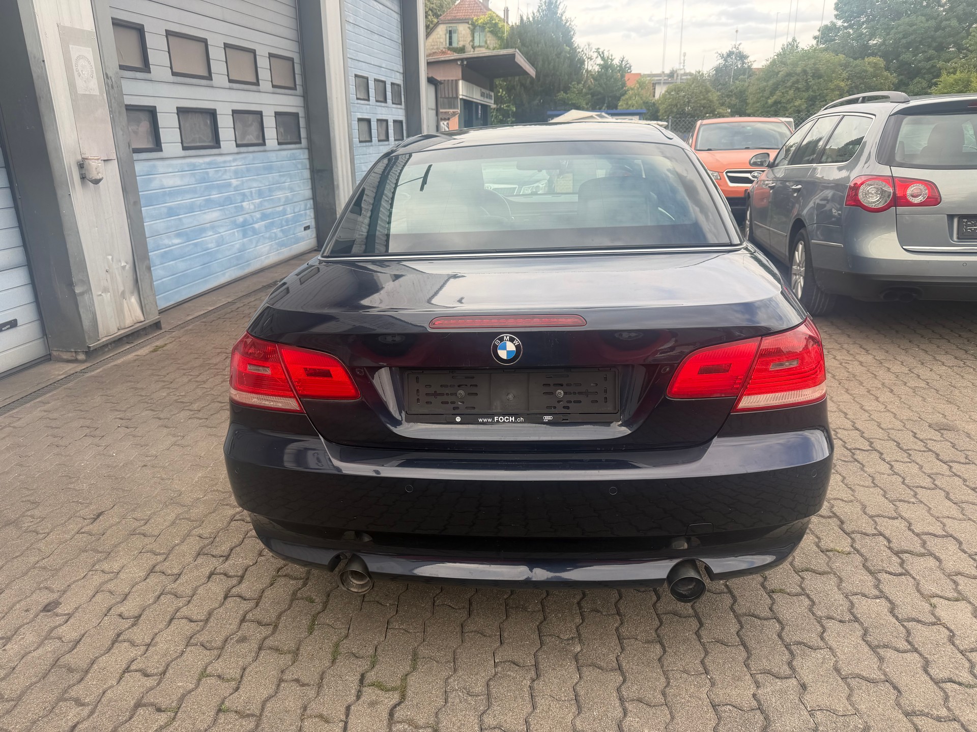 BMW 335i Cabriolet-image-3