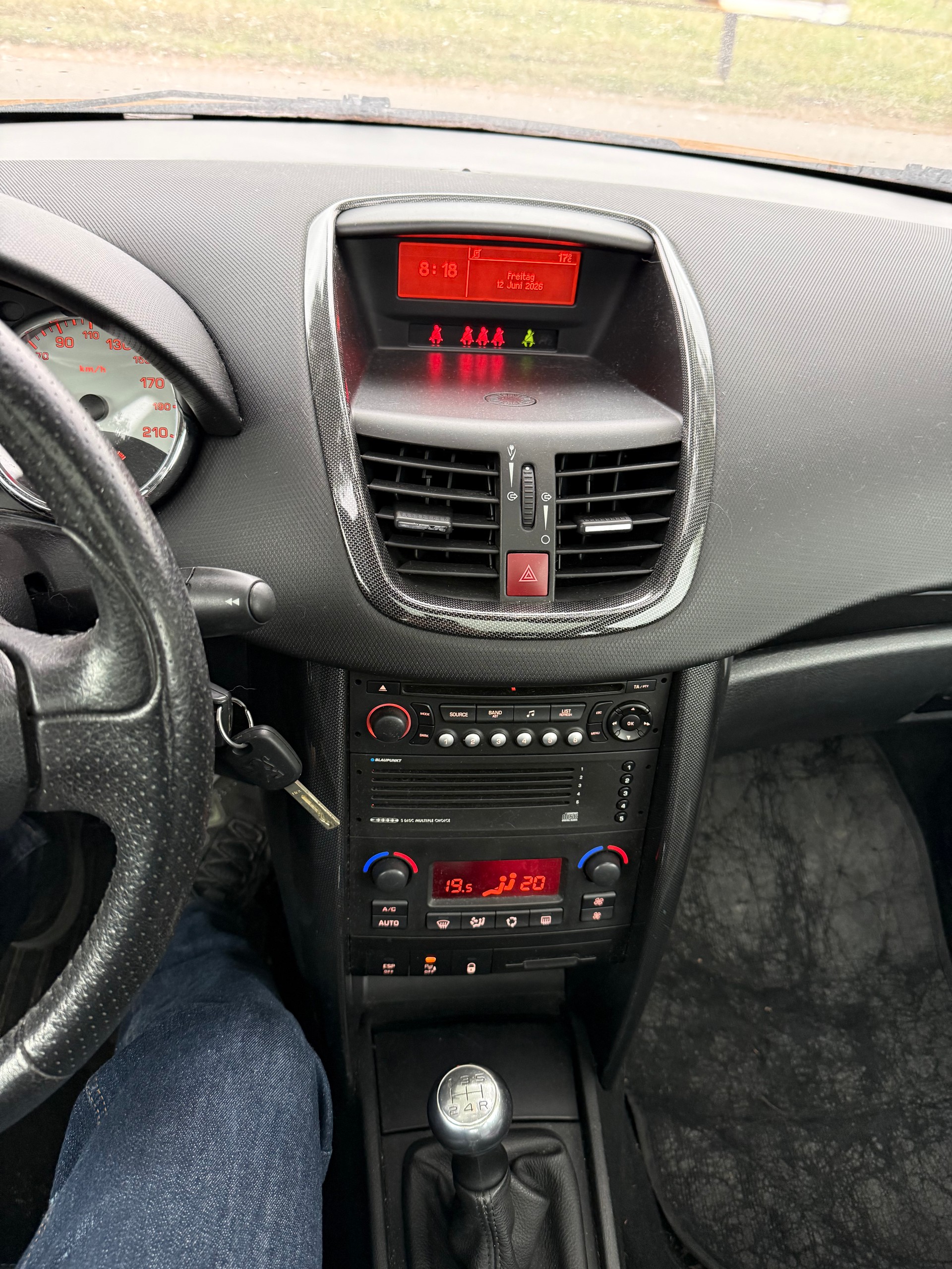 PEUGEOT 207 1.6 16V Turbo XSI-image-12