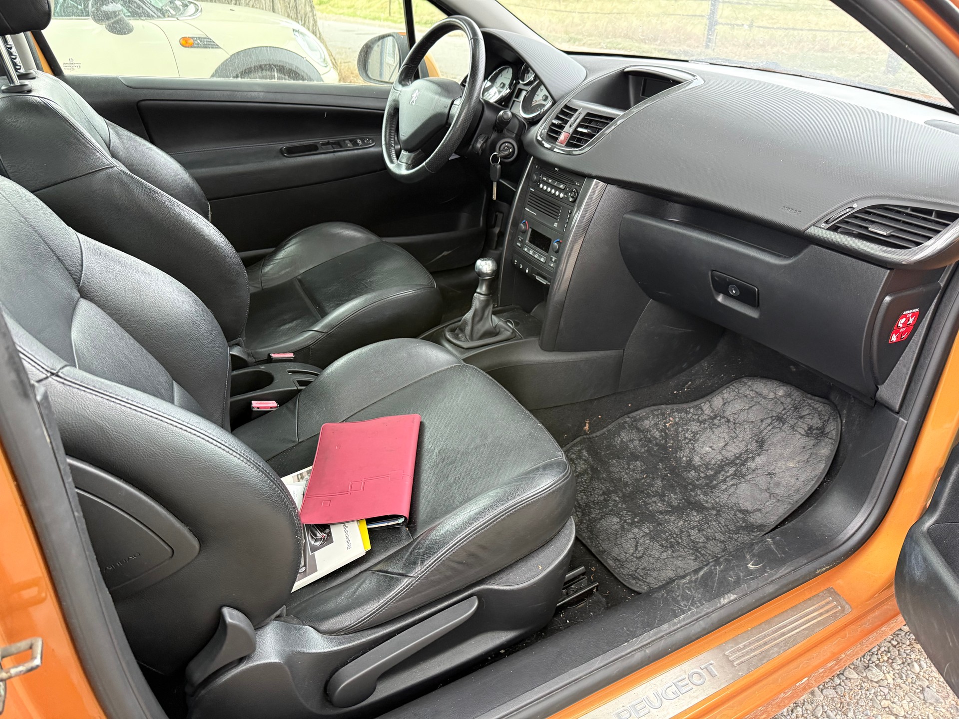 PEUGEOT 207 1.6 16V Turbo XSI-image-7