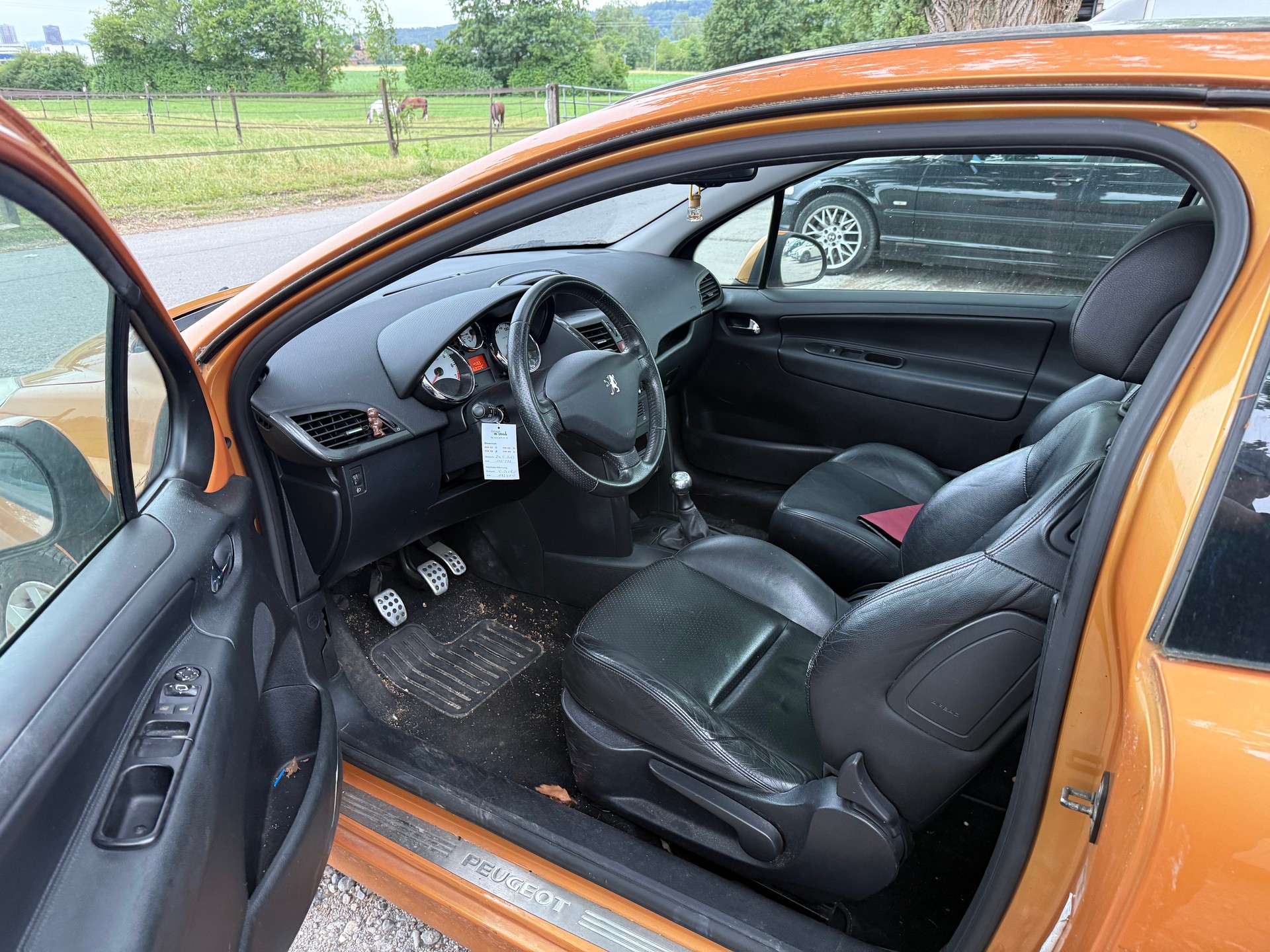PEUGEOT 207 1.6 16V Turbo XSI-image-9