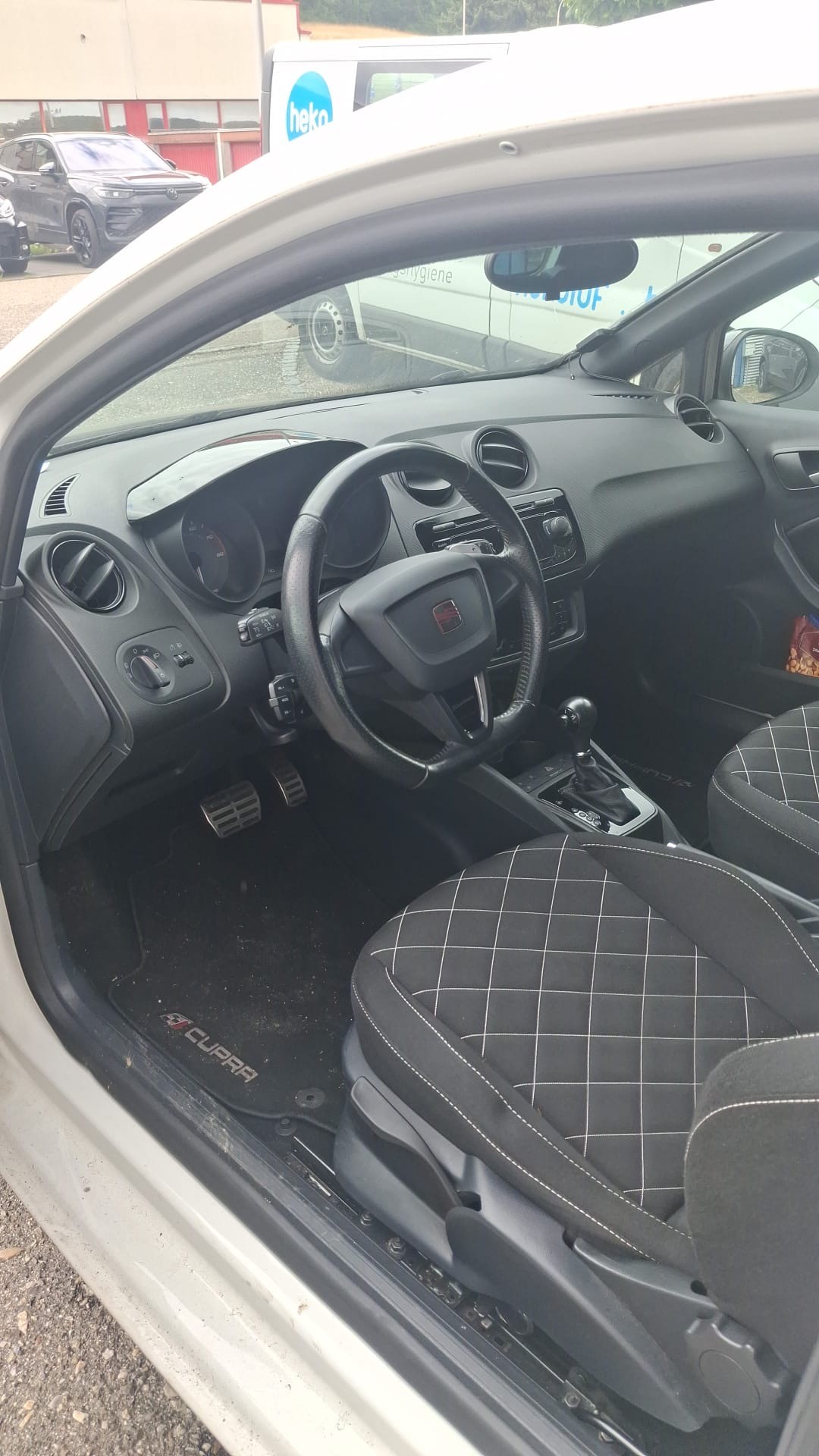 SEAT Ibiza SC 1.4 TSI Cupra DSG-image-8