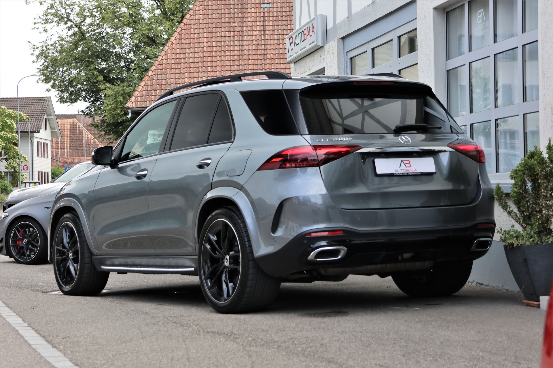 MERCEDES-BENZ GLE 400 e 4Matic 9G-Tronic AMG-Line (CH) + 3.5T AHK-image-2