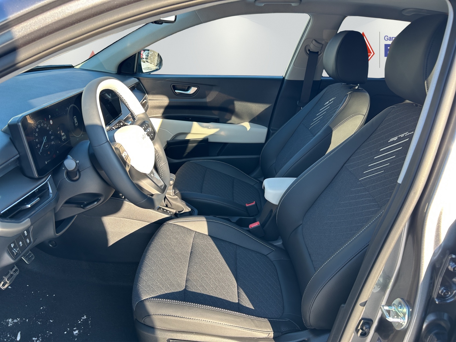 KIA Stonic 1.0 T-GDi MHEV GT-Line-image-7