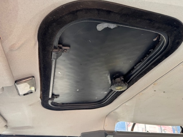 LAND ROVER Defender 90 SW 2.5 TDi-image-6