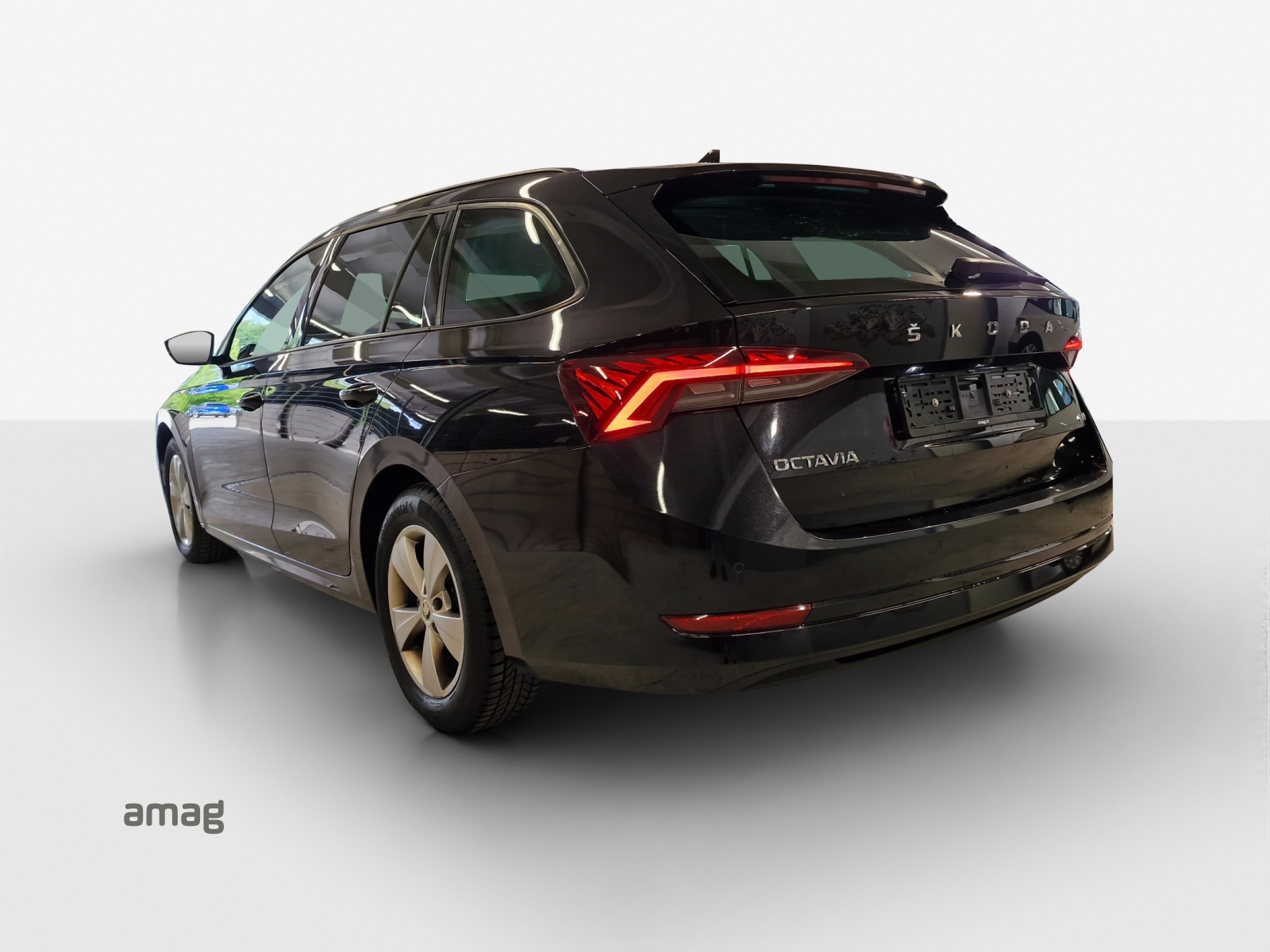 SKODA Octavia Combi 2.0 TDI DSG Ambition 4x4-image-6