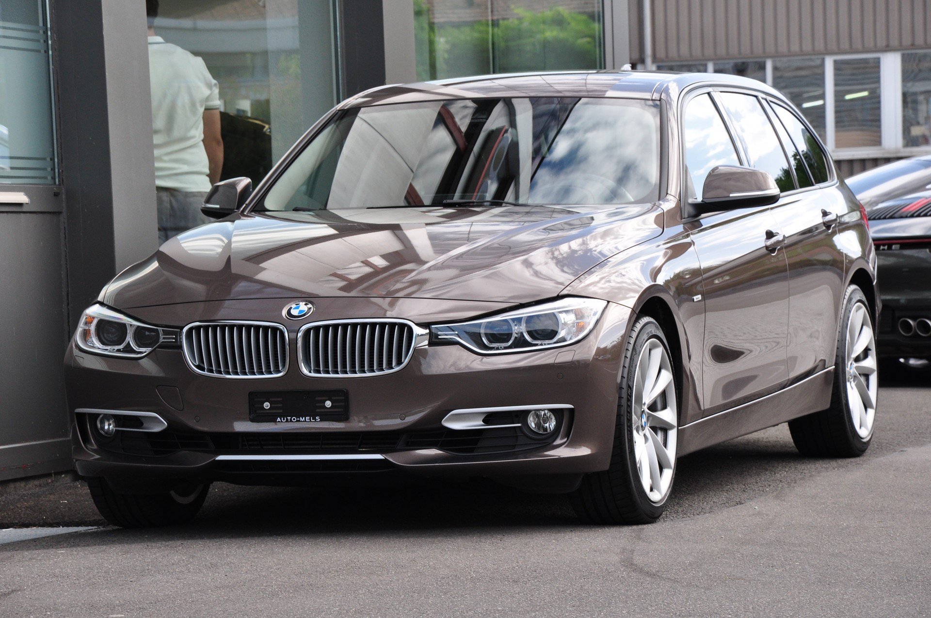 BMW 330d xDrive Touring Modern Line Steptronic-image-3