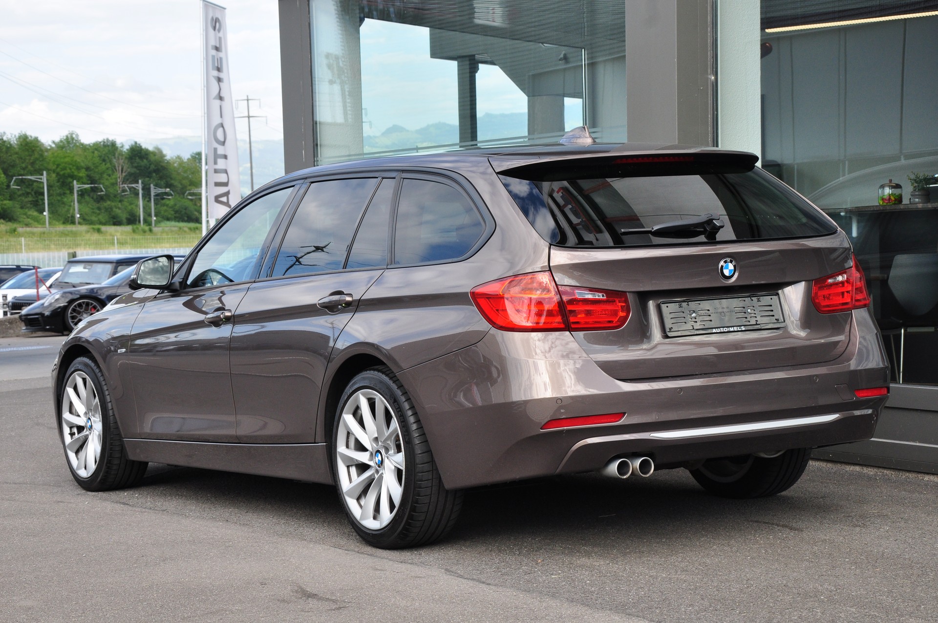 BMW 330d xDrive Touring Modern Line Steptronic-image-6