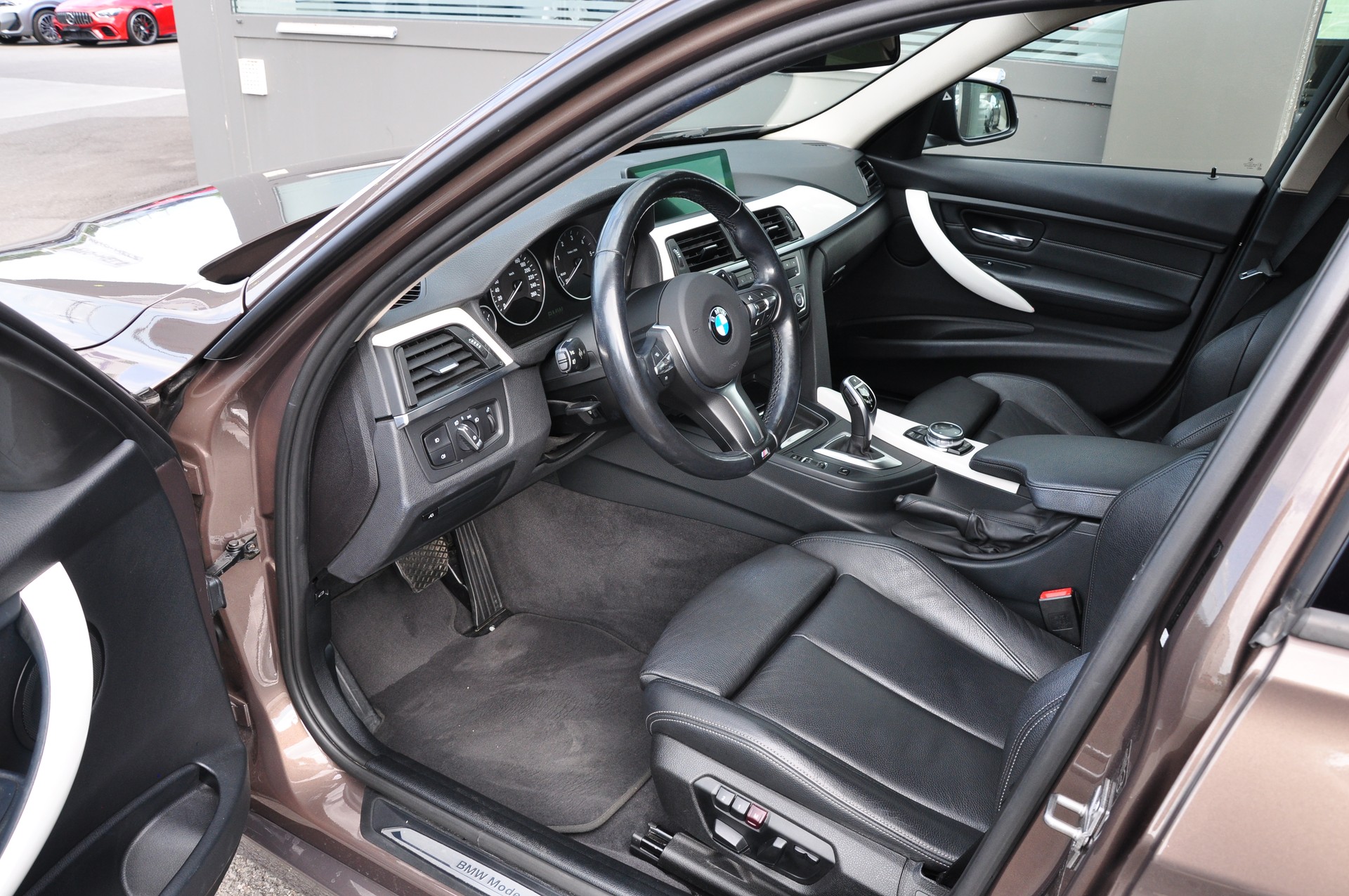 BMW 330d xDrive Touring Modern Line Steptronic-image-13