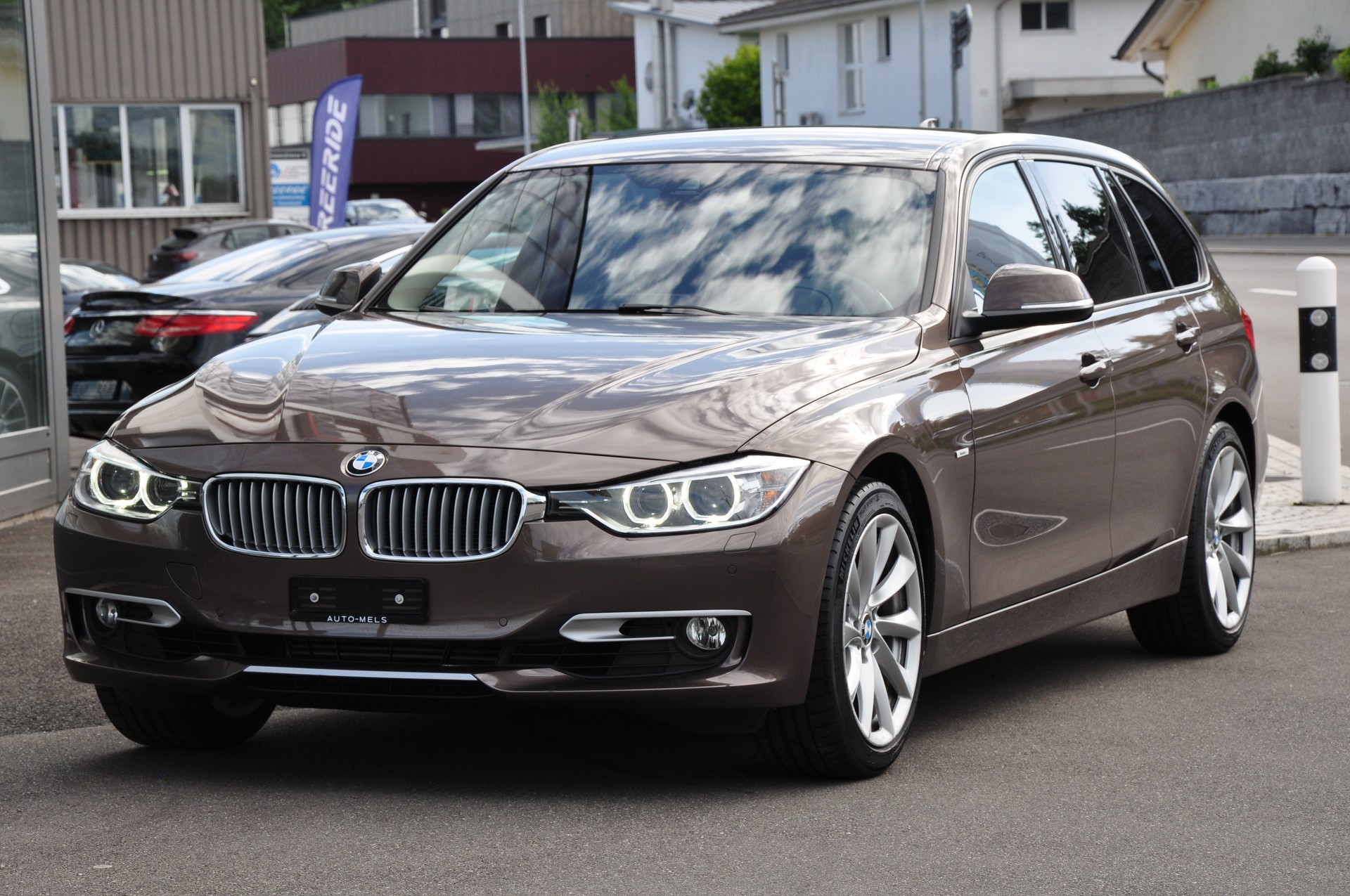 BMW 330d xDrive Touring Modern Line Steptronic-image-9
