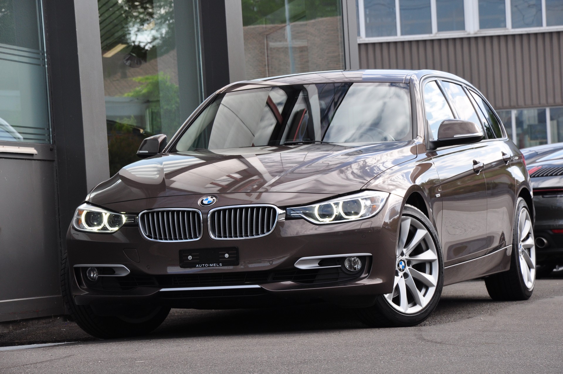 BMW 330d xDrive Touring Modern Line Steptronic-image-0
