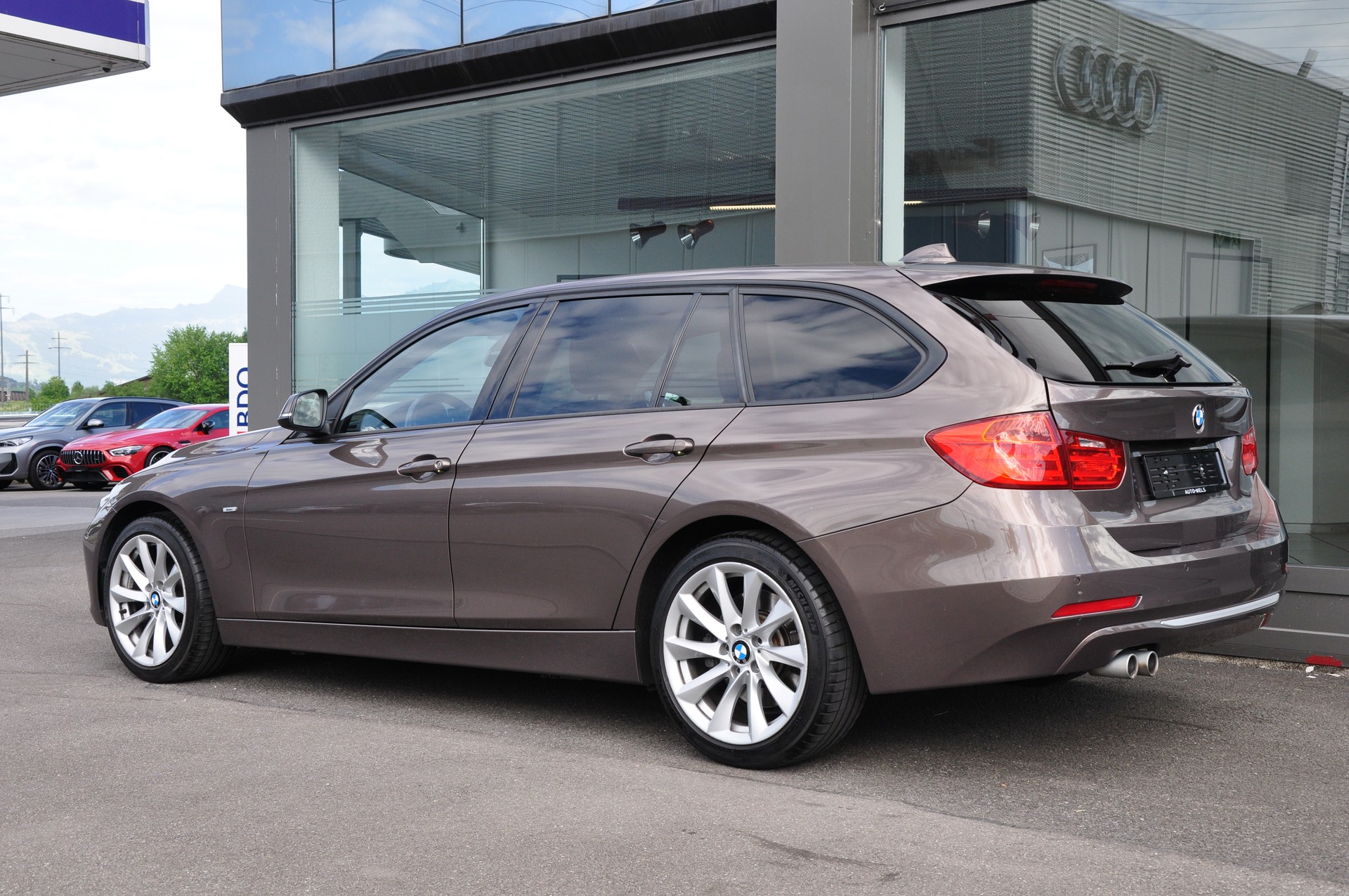 BMW 330d xDrive Touring Modern Line Steptronic-image-5