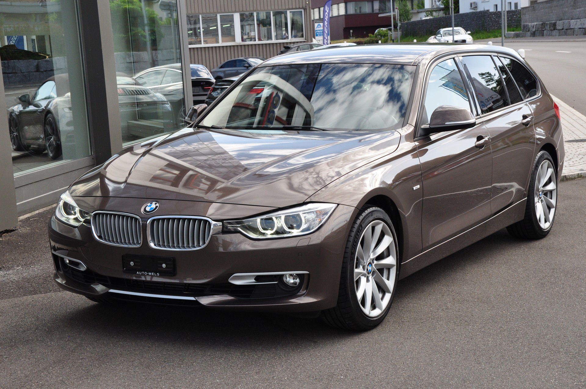 BMW 330d xDrive Touring Modern Line Steptronic-image-10
