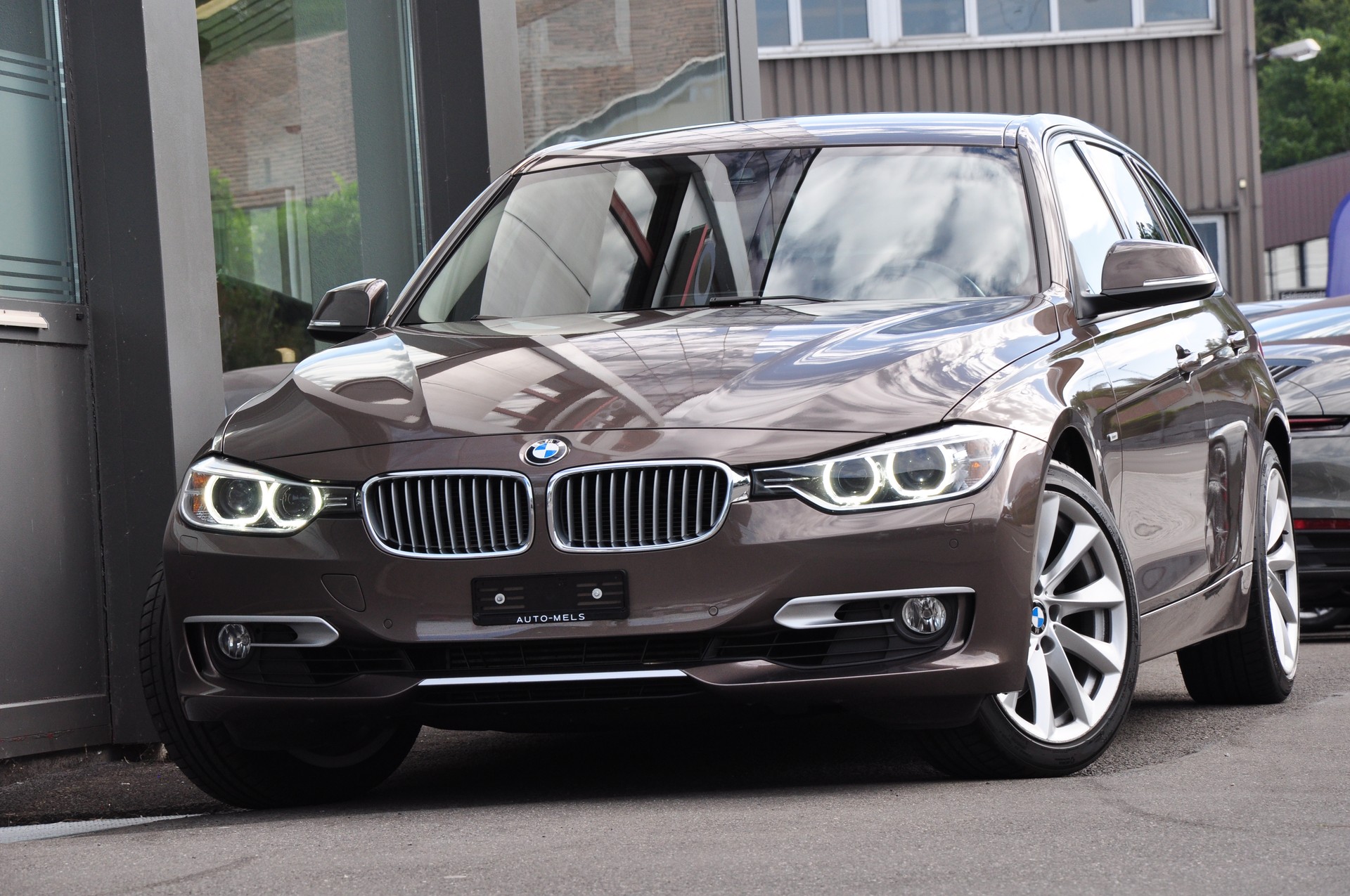 BMW 330d xDrive Touring Modern Line Steptronic-image-1