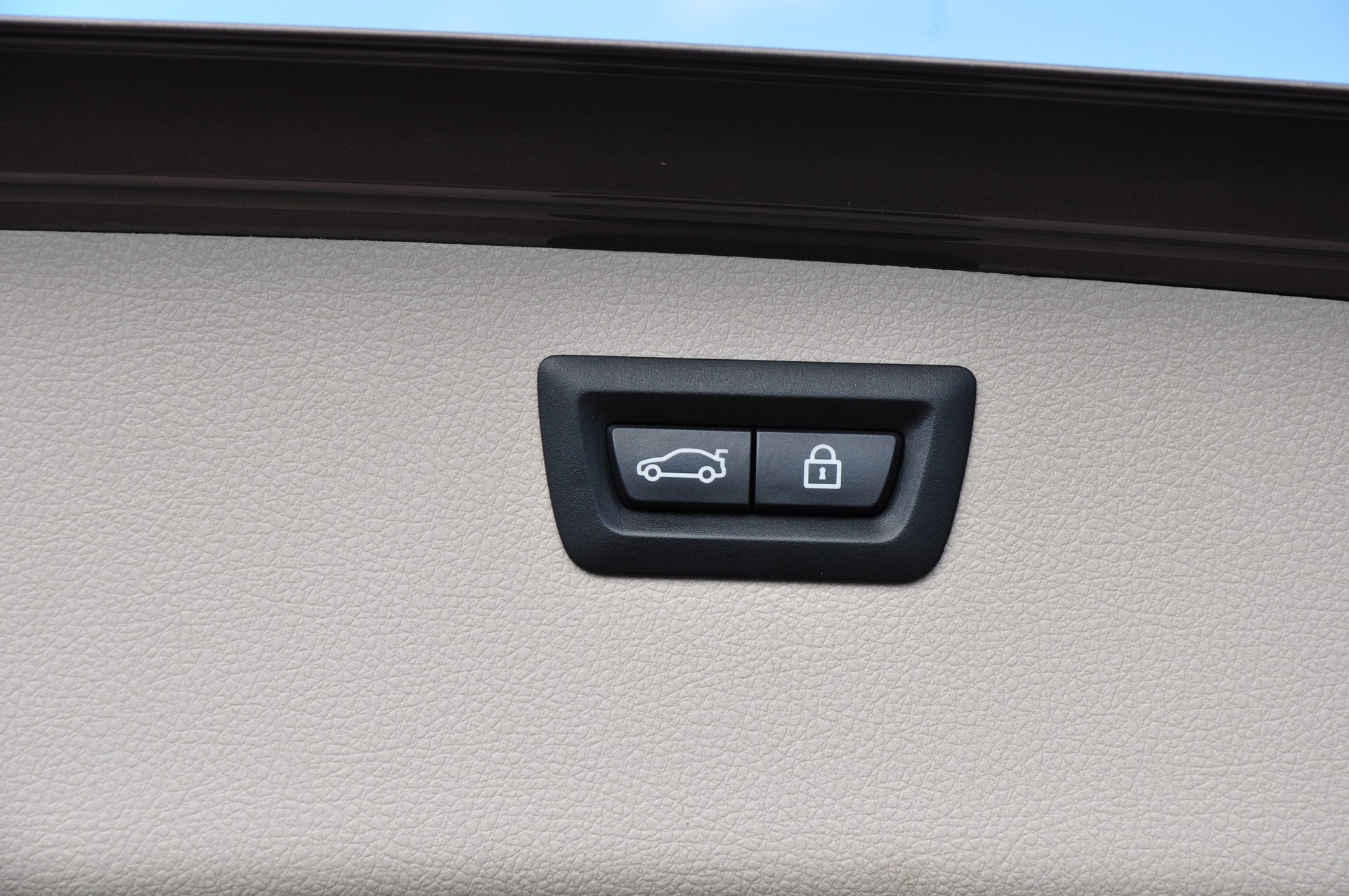BMW 330d xDrive Touring Modern Line Steptronic-image-17