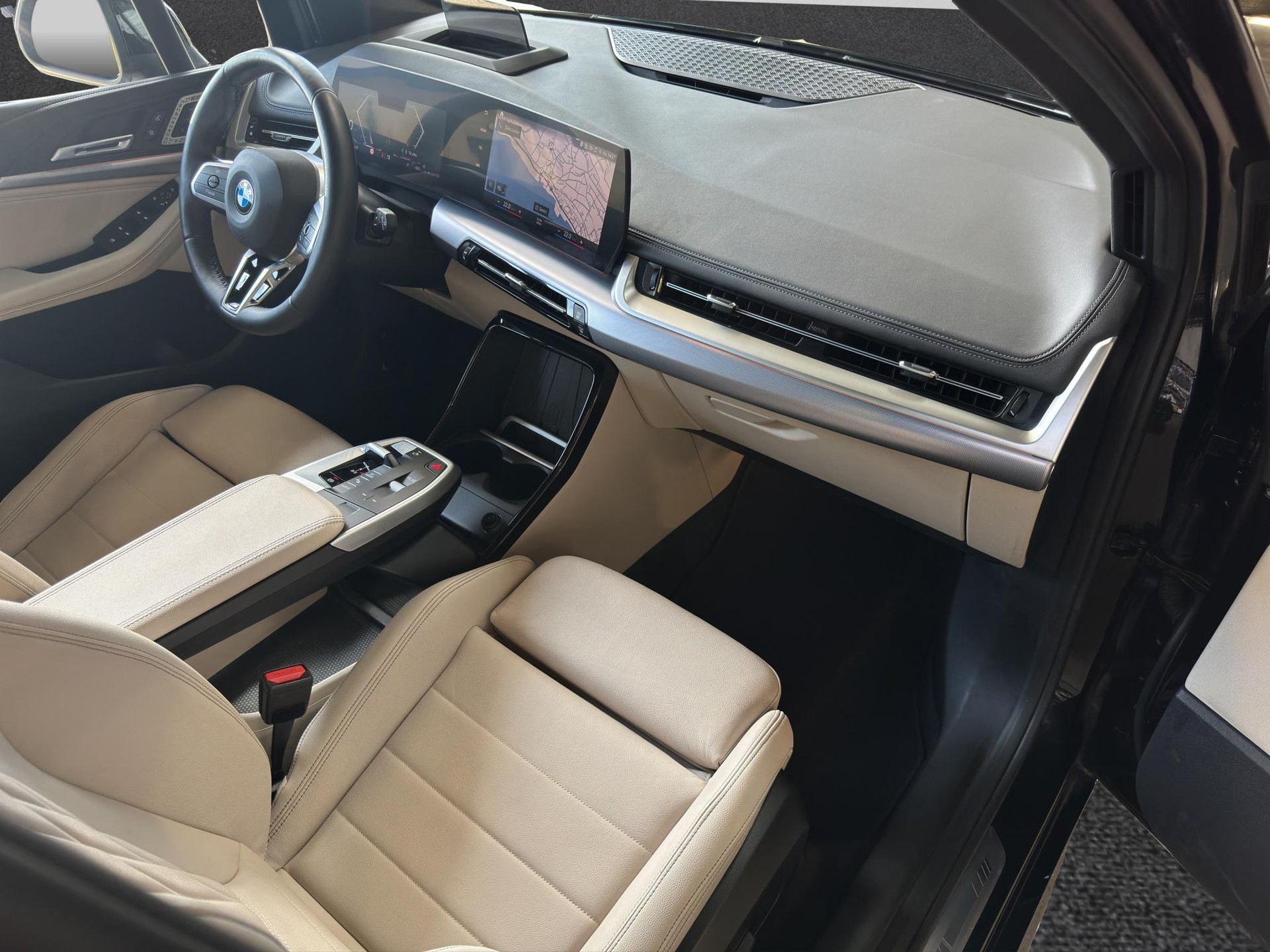 BMW 223i xDrive M SPORTPAKET Active Tourer-image-17