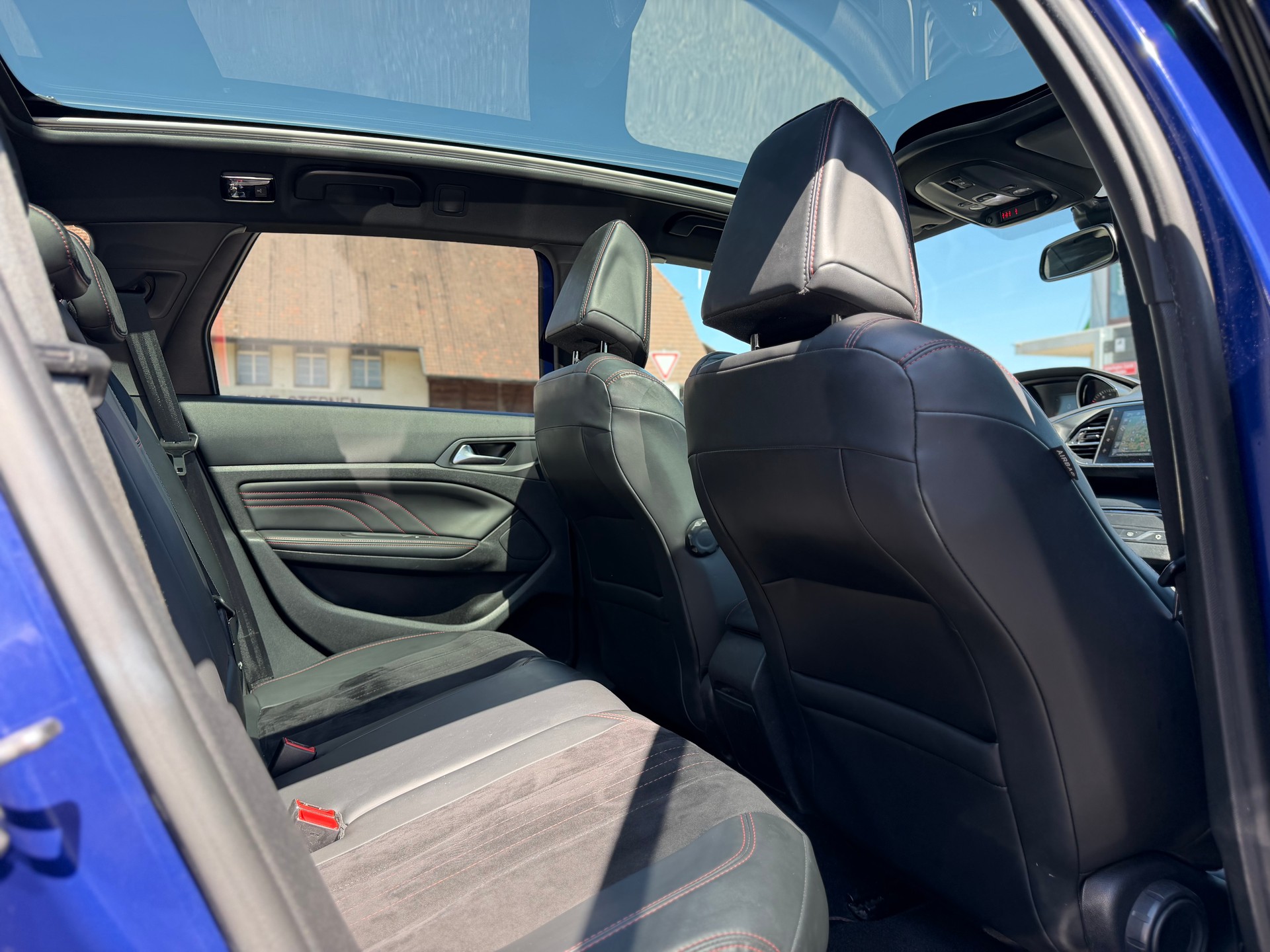 PEUGEOT 308 SW 1.2 THP GT Line Automatic-image-12
