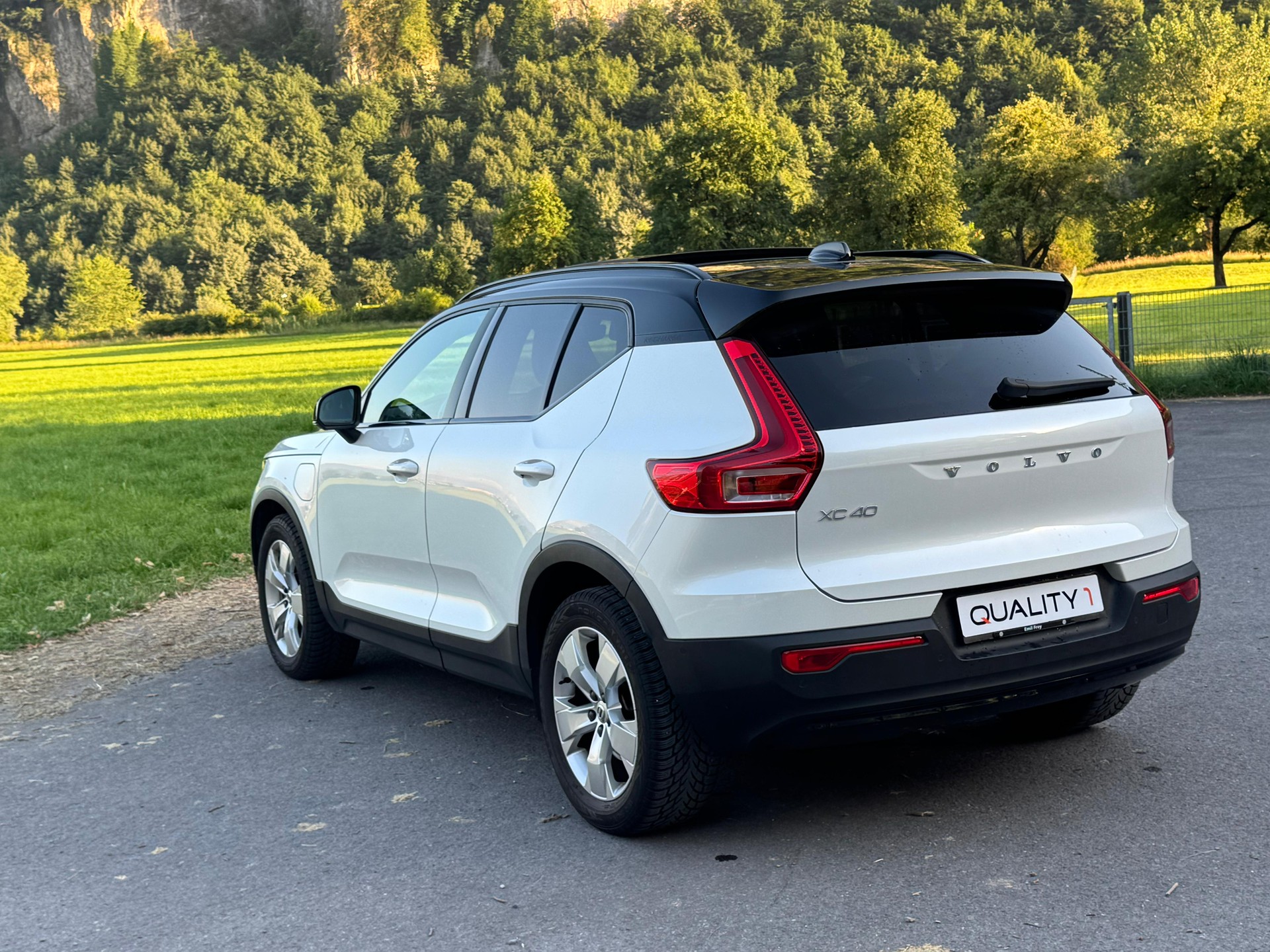 VOLVO XC40 T5 TwE R-Design Expression DCT-image-5