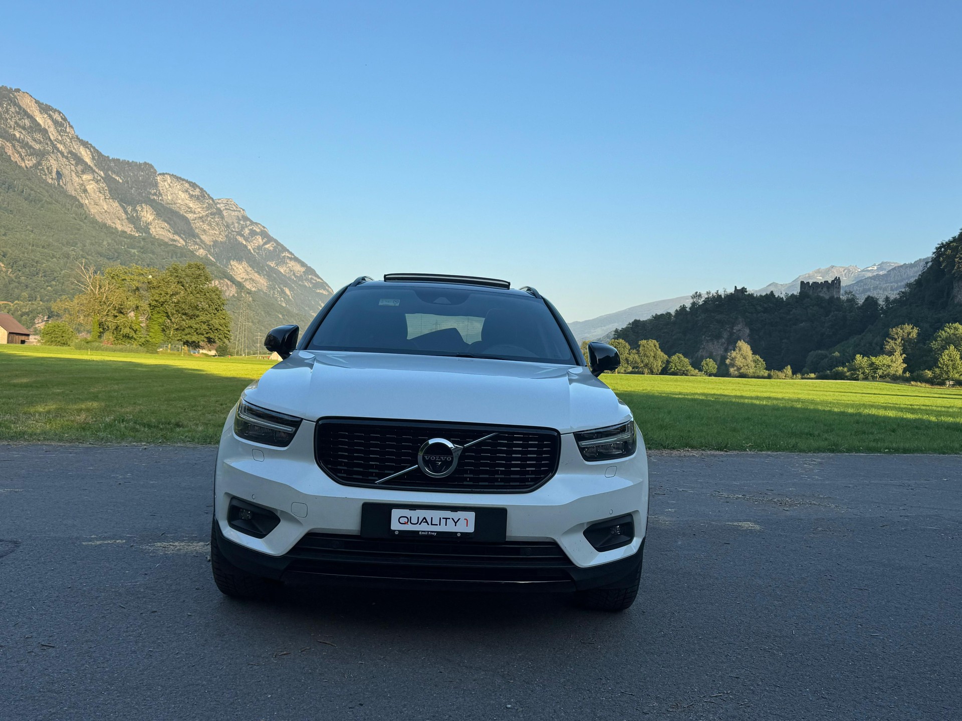 VOLVO XC40 T5 TwE R-Design Expression DCT-image-1