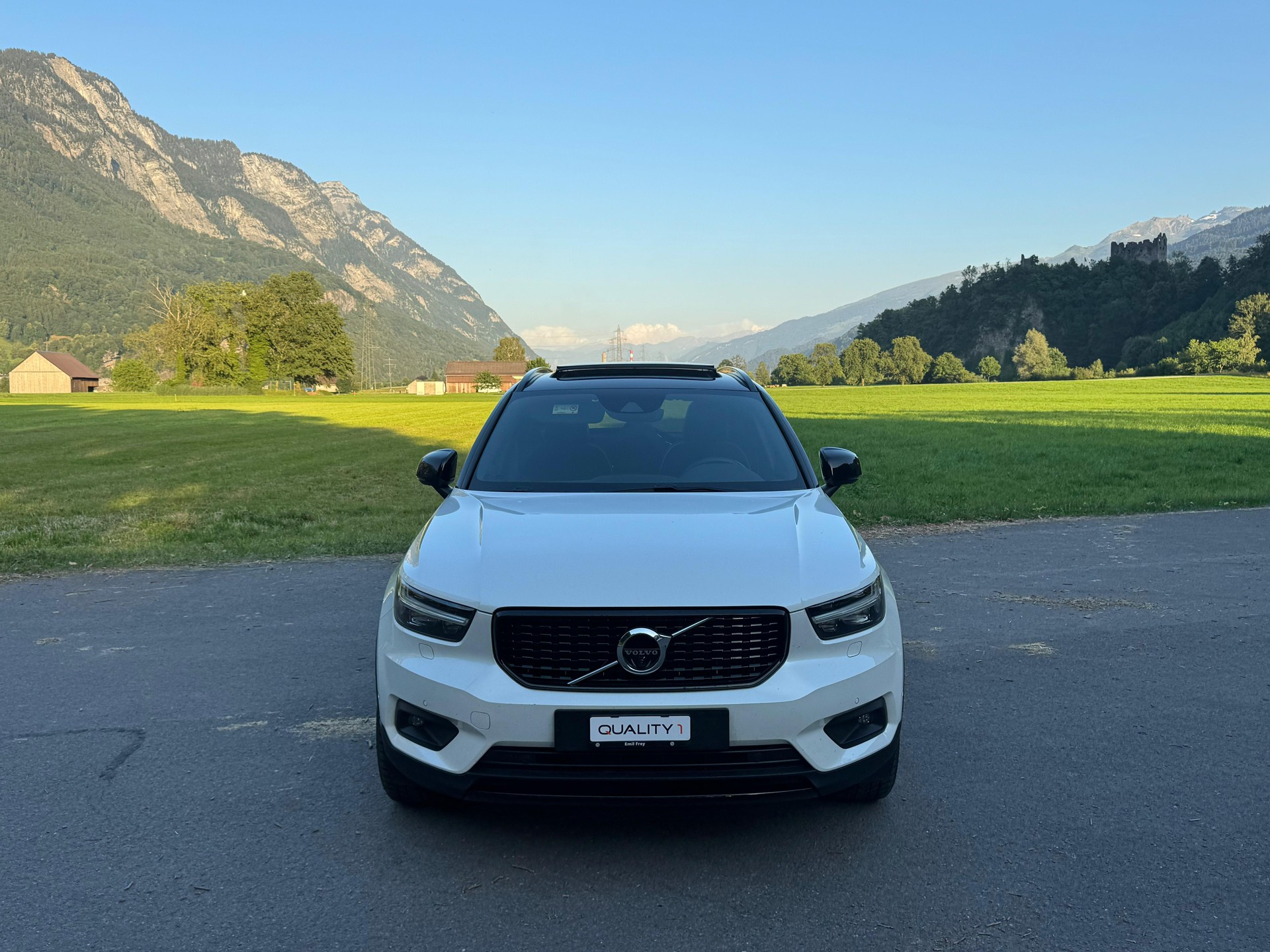 VOLVO XC40 T5 TwE R-Design Expression DCT-image-0