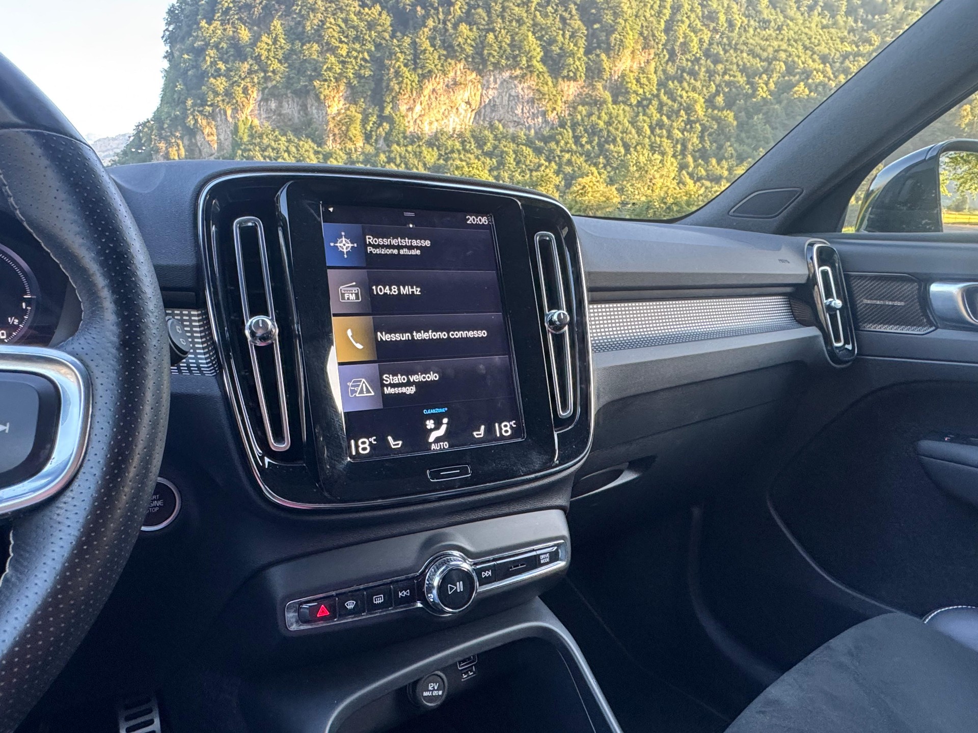 VOLVO XC40 T5 TwE R-Design Expression DCT-image-22