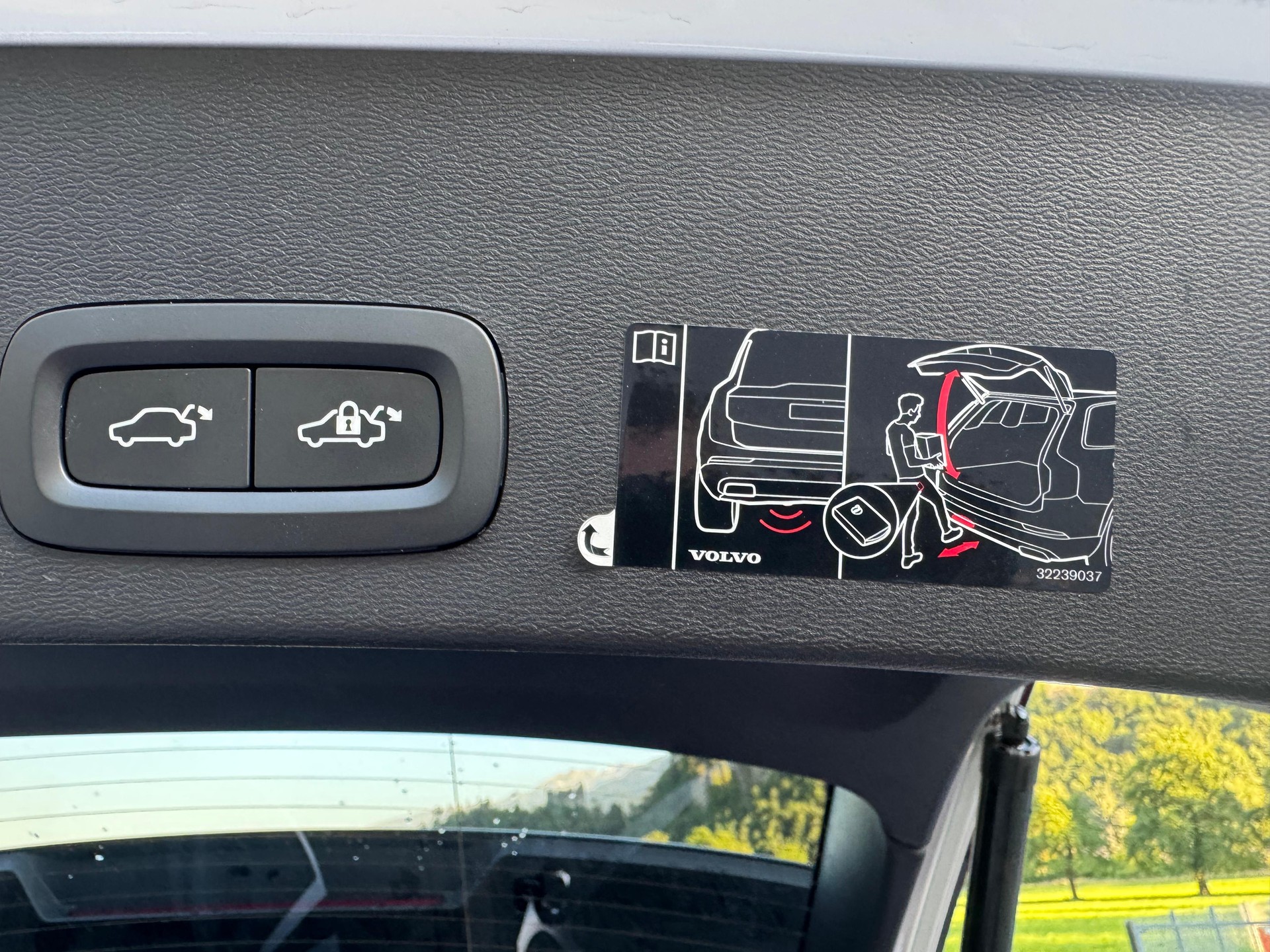VOLVO XC40 T5 TwE R-Design Expression DCT-image-9