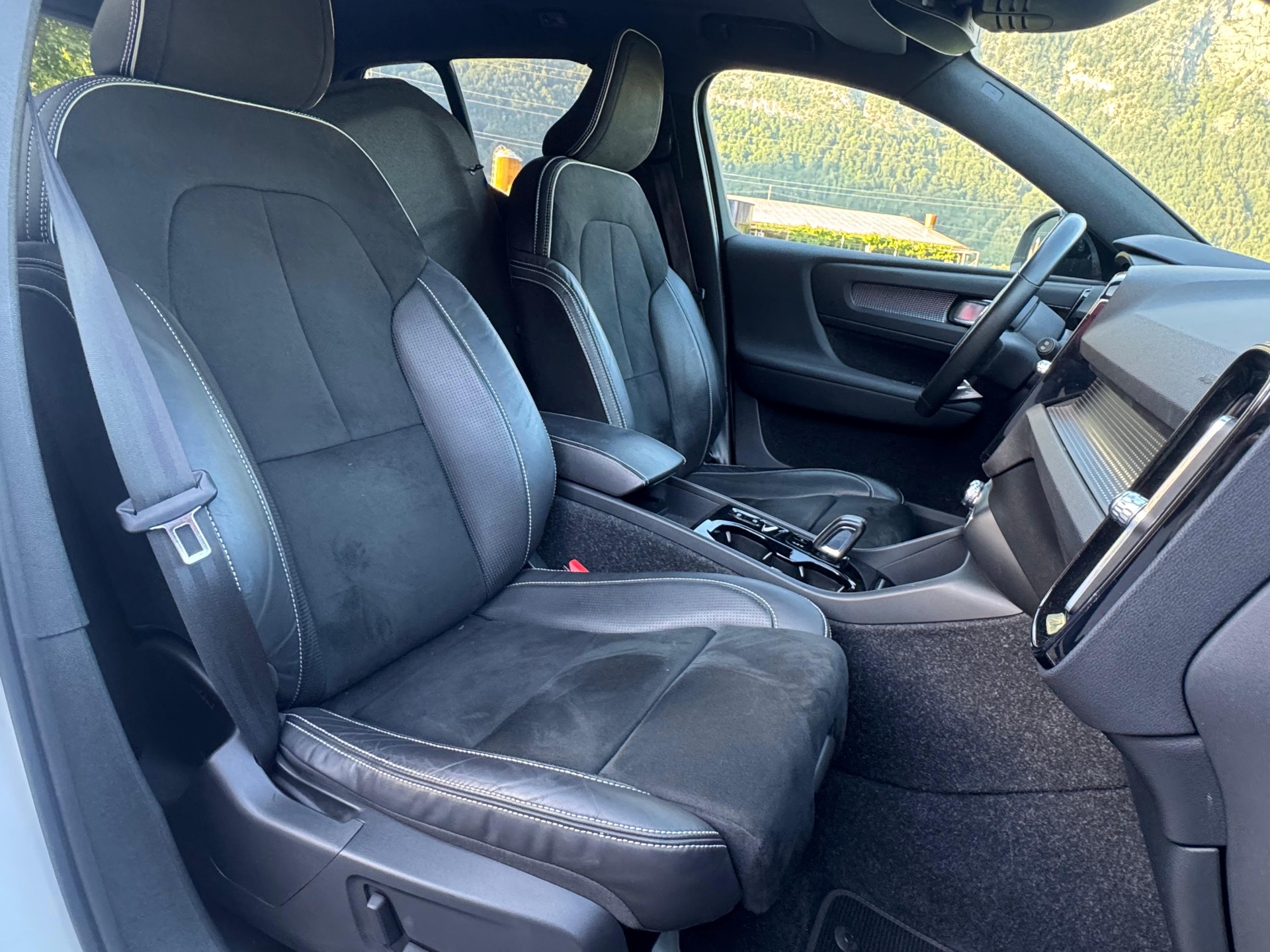 VOLVO XC40 T5 TwE R-Design Expression DCT-image-16